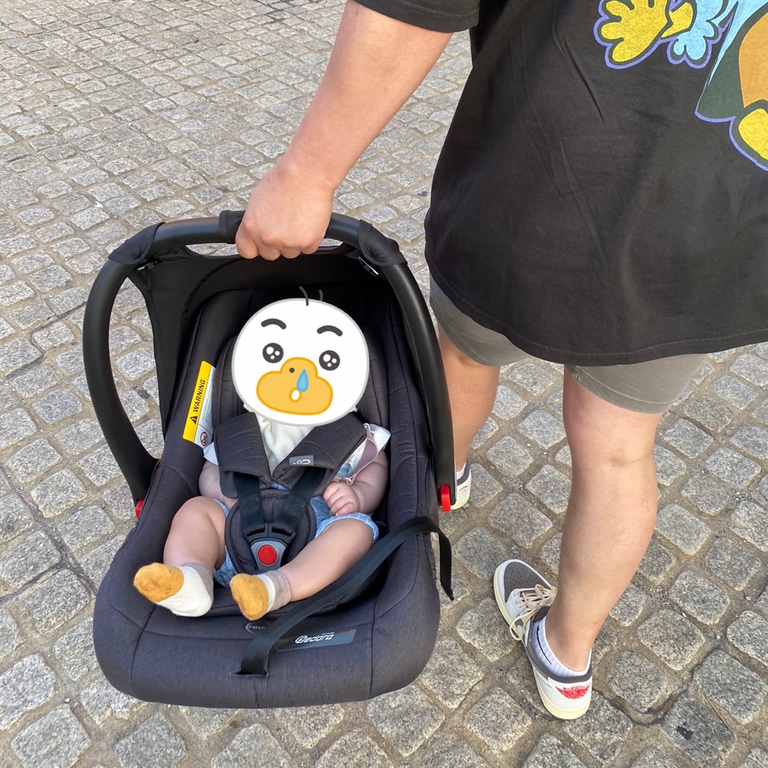 Jordan 1 x Travis Scott Retro Low OG SP Sail and Ridgerock, Stussy Dollie Pigment Dyed T-Shirt Black 착용 스타일