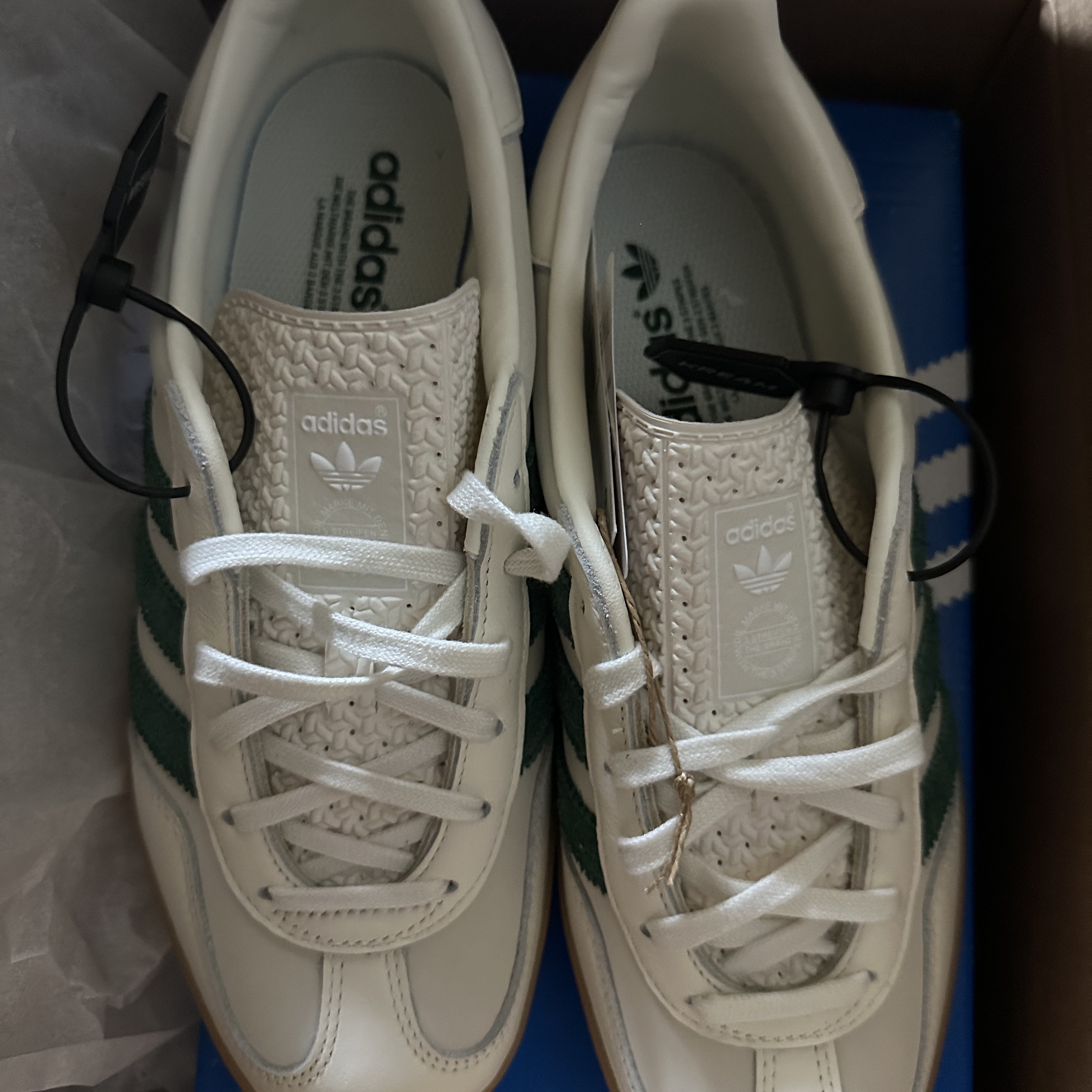 Adidas x Emmi Gazelle Indoor Off White Dark Green 착용 스타일 - 1