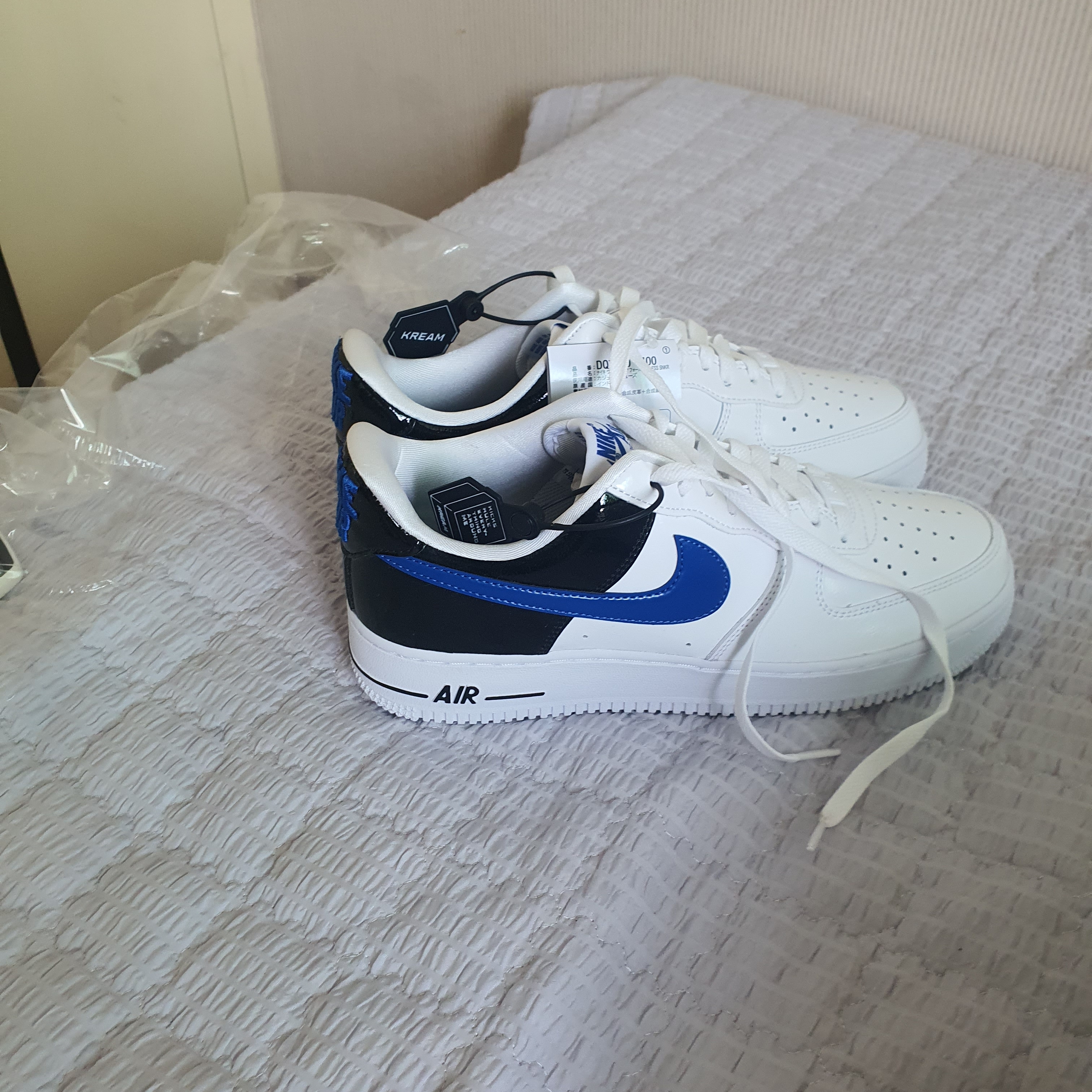 (W) Nike Air Force 1 '07 White and Game Royal 착용 스타일