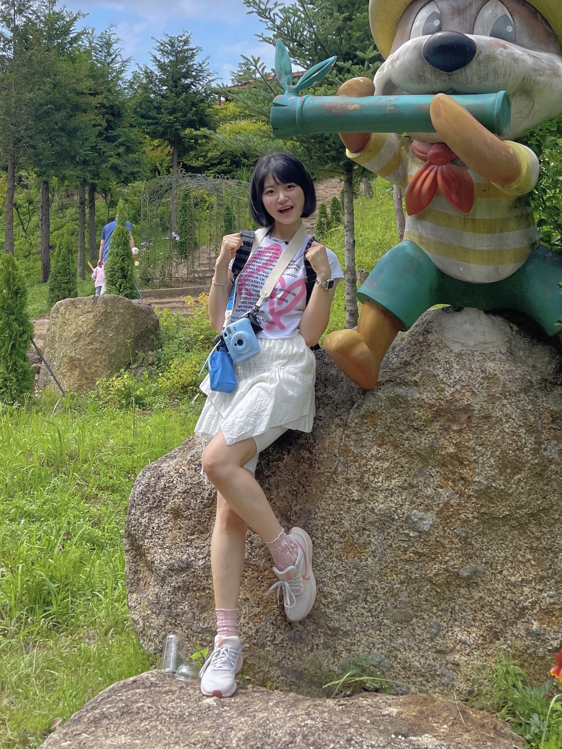 The Museum Visitor Crop Heart Sprayed T-Shirt White 착용 스타일