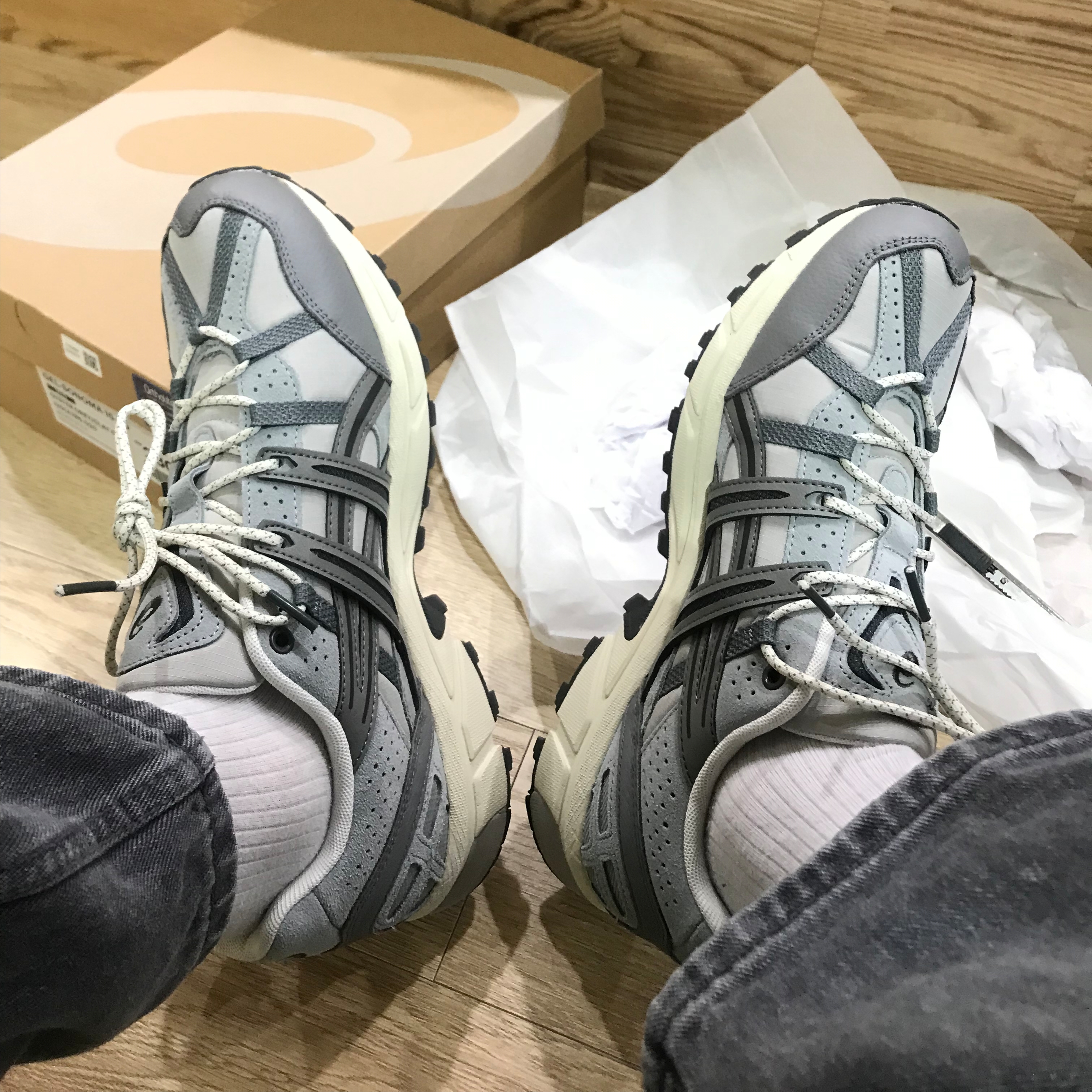 Asics Gel-Sonoma 15-50 Oyster Grey Clay Grey 착용 스타일