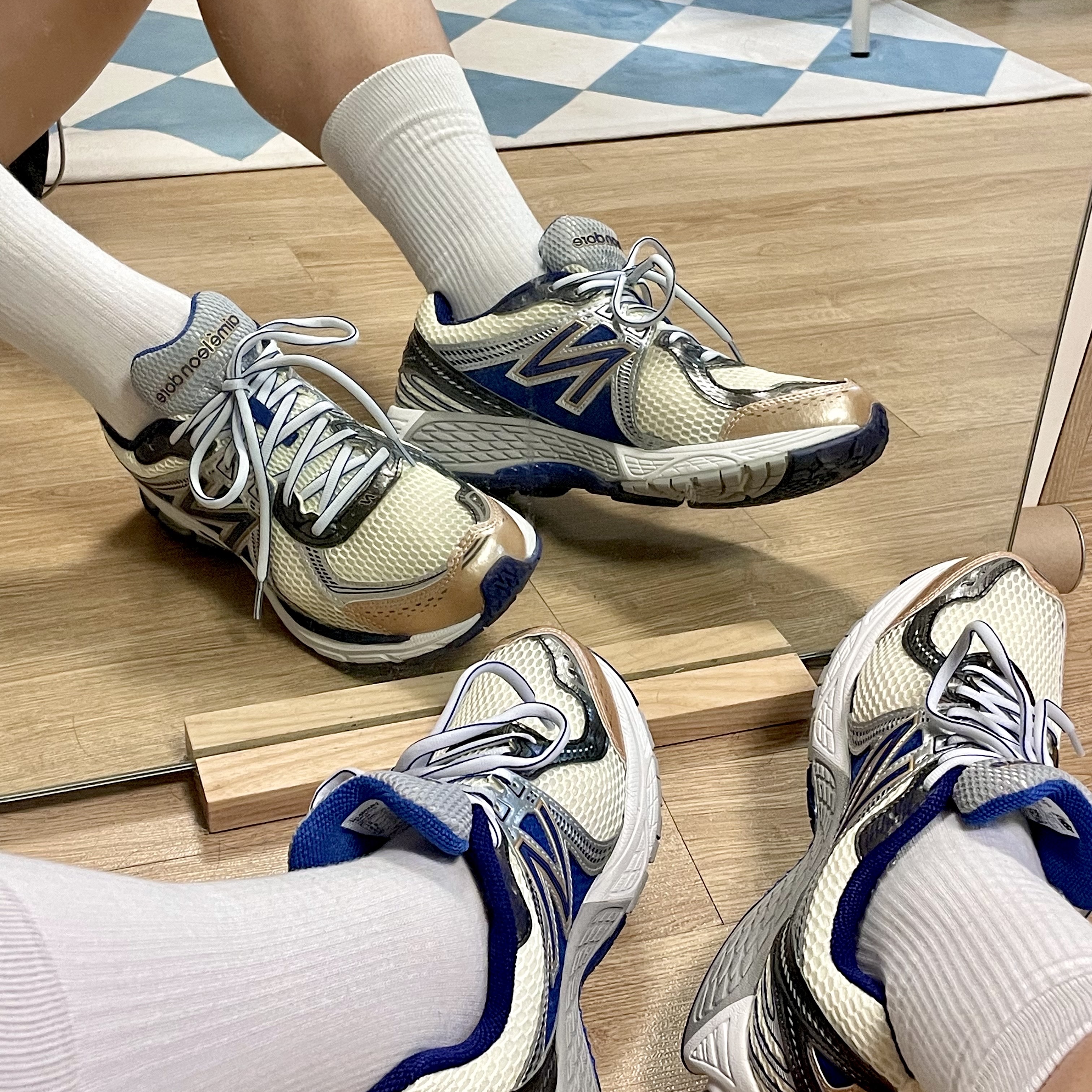 New Balance x Aime Leon Dore 860v2 Blue 착용 스타일 - 1