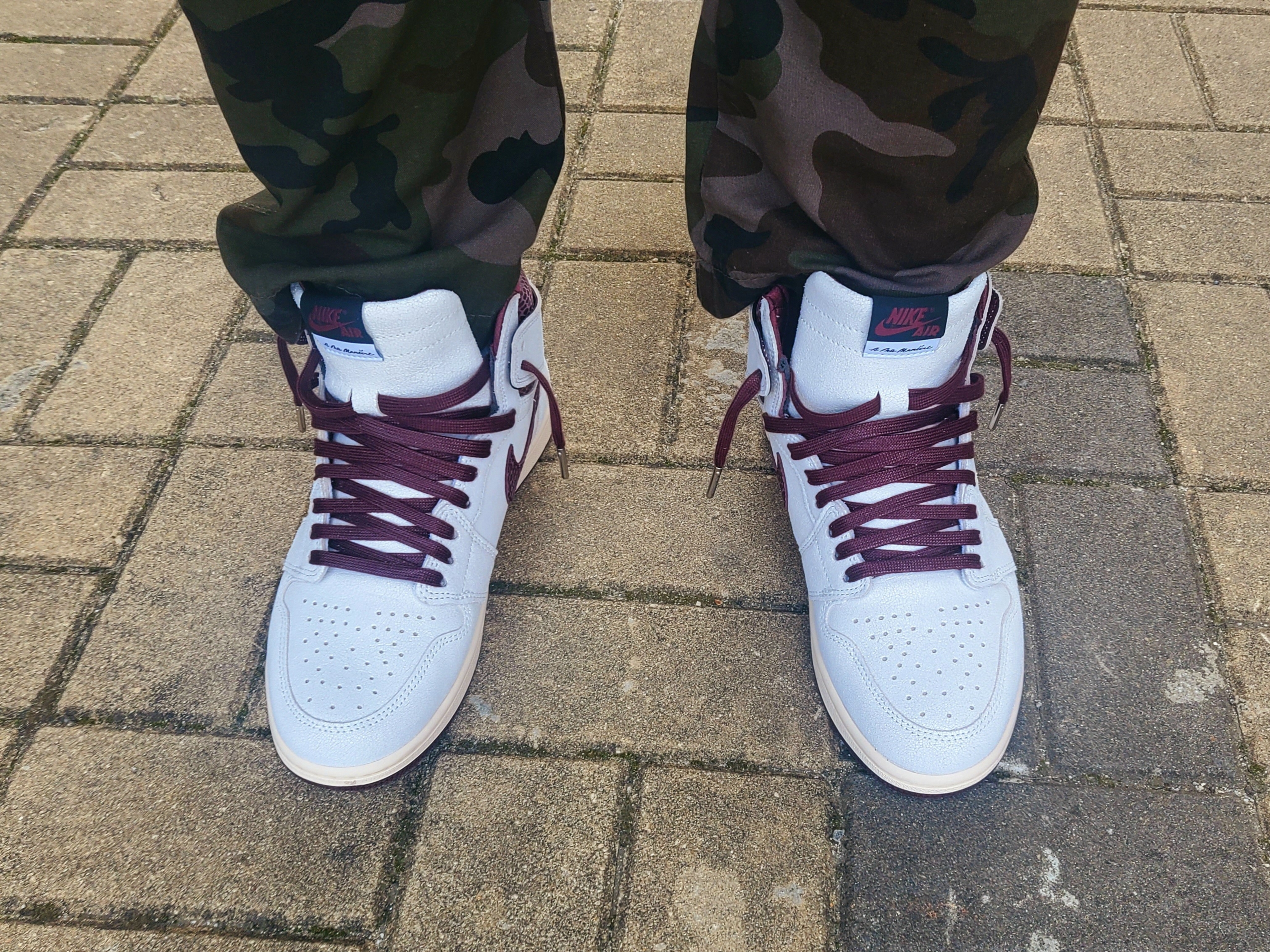 Jordan 1 x A Ma Maniere Retro High OG SP Sail and Burgundy 착용 스타일 - 2
