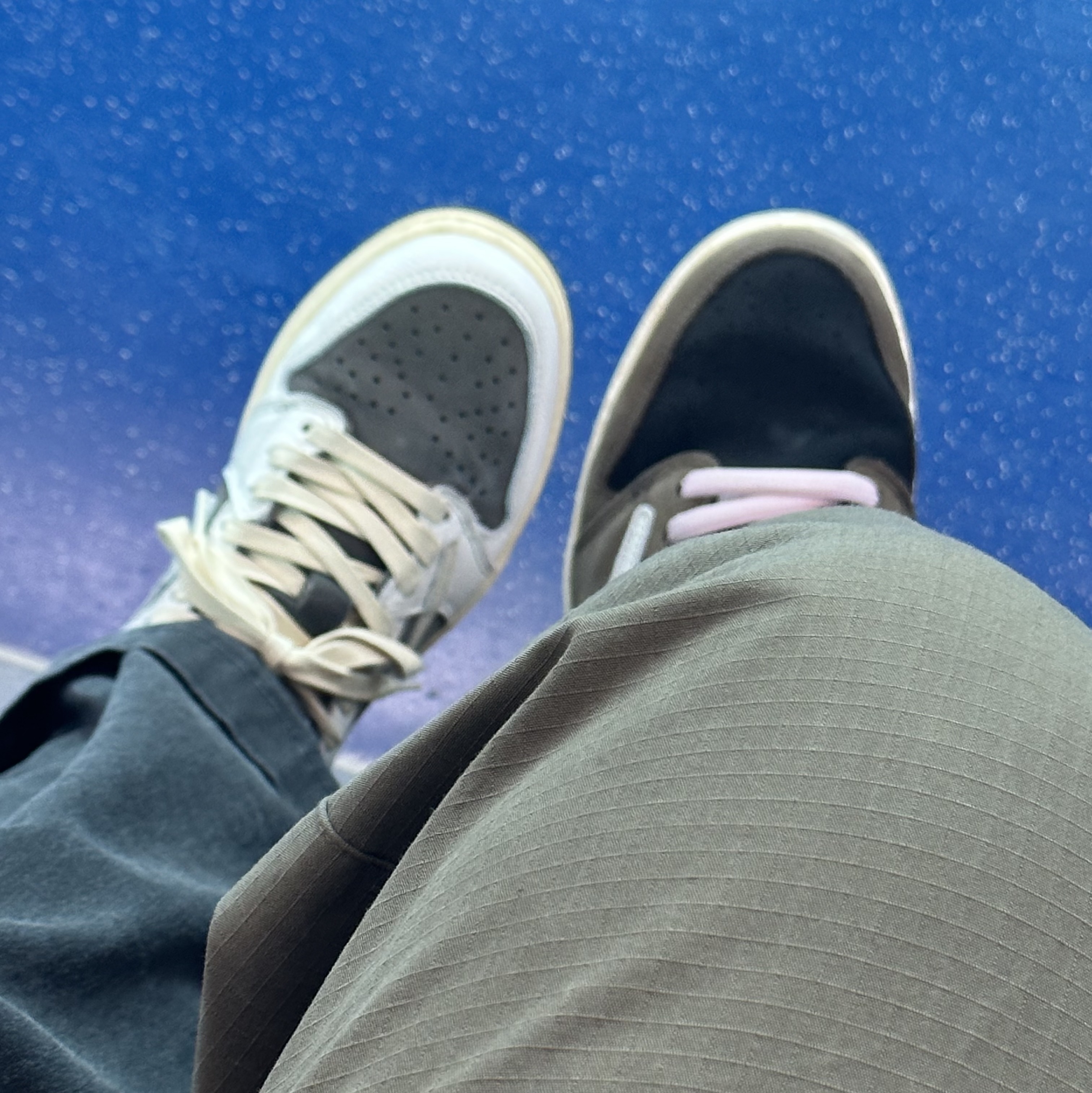 Jordan 1 x Travis Scott Retro Low OG SP Sail and Ridgerock, Jordan 1 x Travis Scott Retro Low OG SP Mocha 착용 스타일