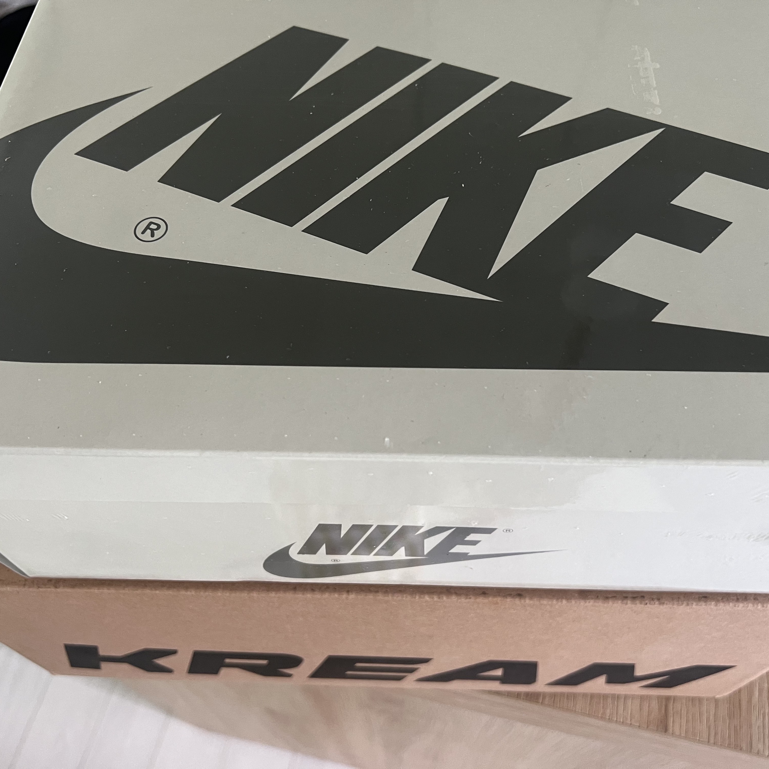 (W) Jordan 1 x Travis Scott Retro Low OG SP Medium Olive 착용 스타일 - 1
