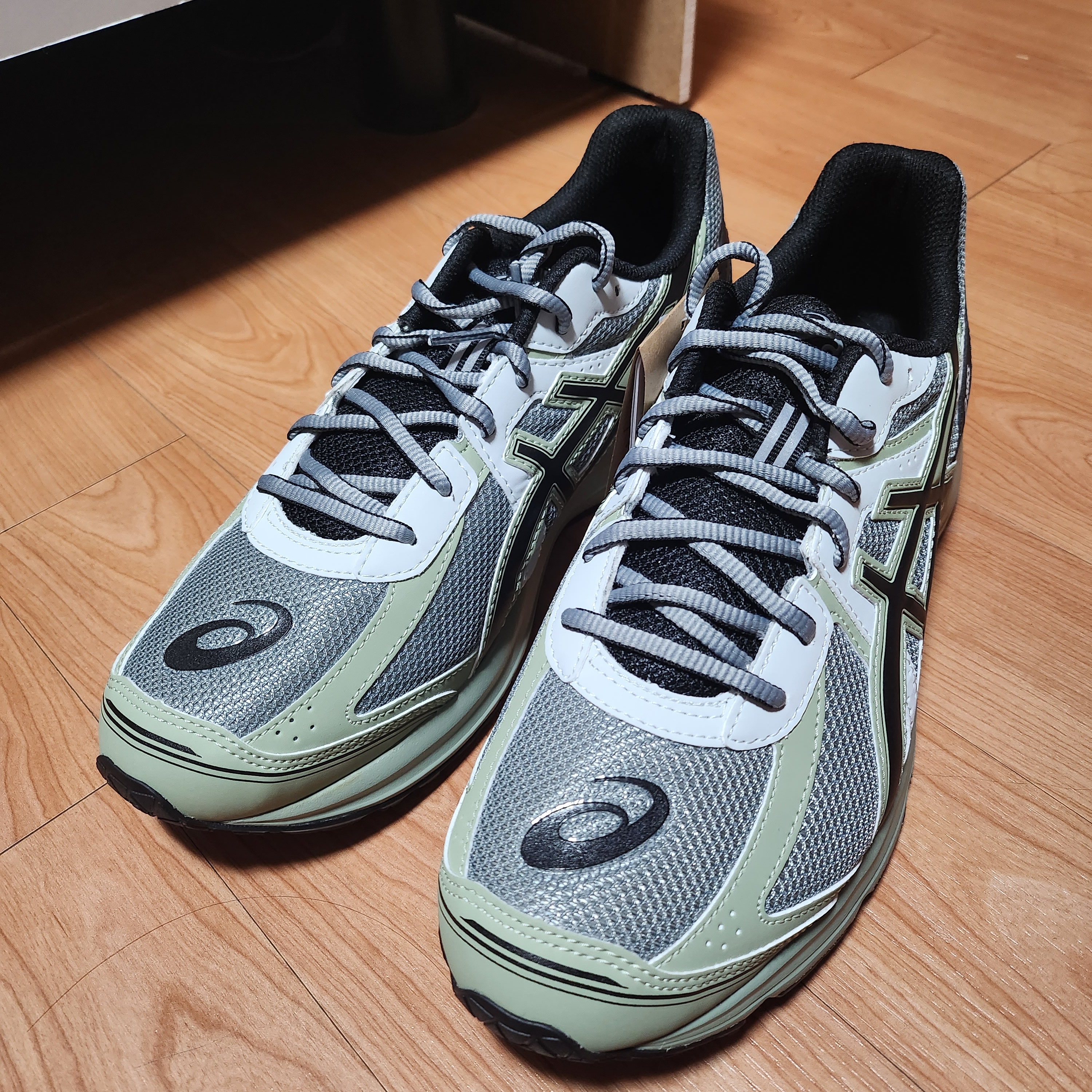 Asics Jog 100 S Sheet Rock - 2E Wide 착용 스타일 - 4