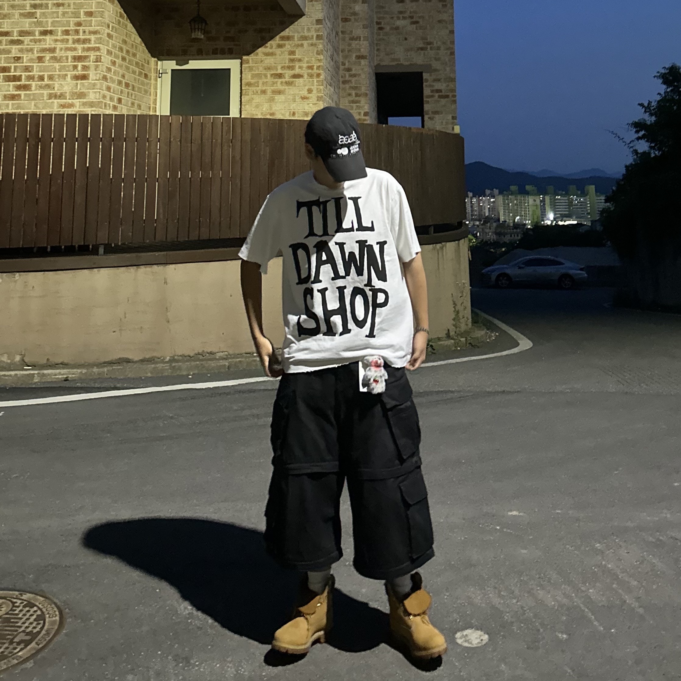 Project G/R Oversized Convertible Cargo Pants Coated Black 착용 스타일 - 3