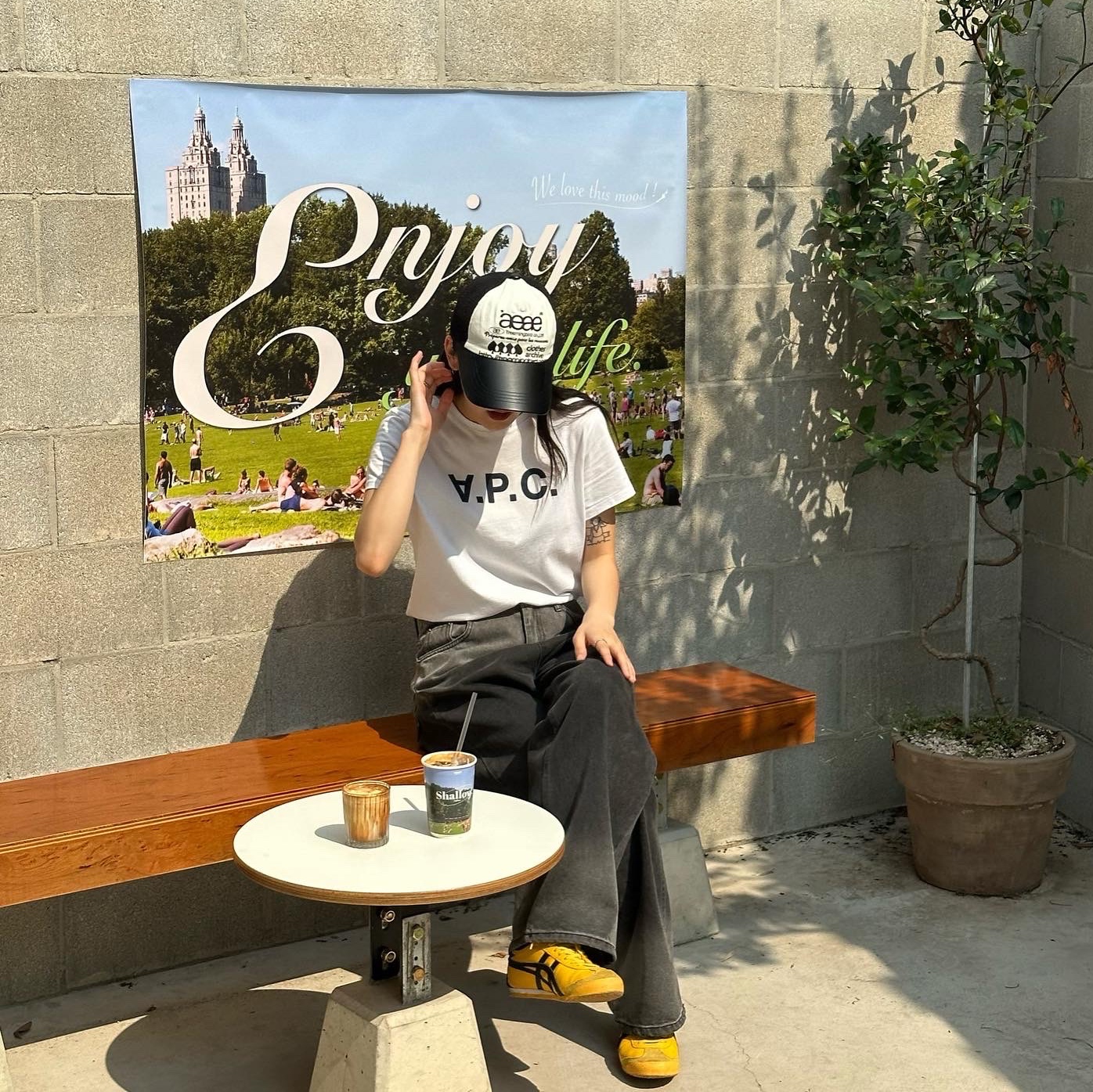 Onitsuka Tiger Mexico 66 Yellow Black, (W) A.P.C. VPC T-Shirt White Dark Navy 착용 스타일 - 3
