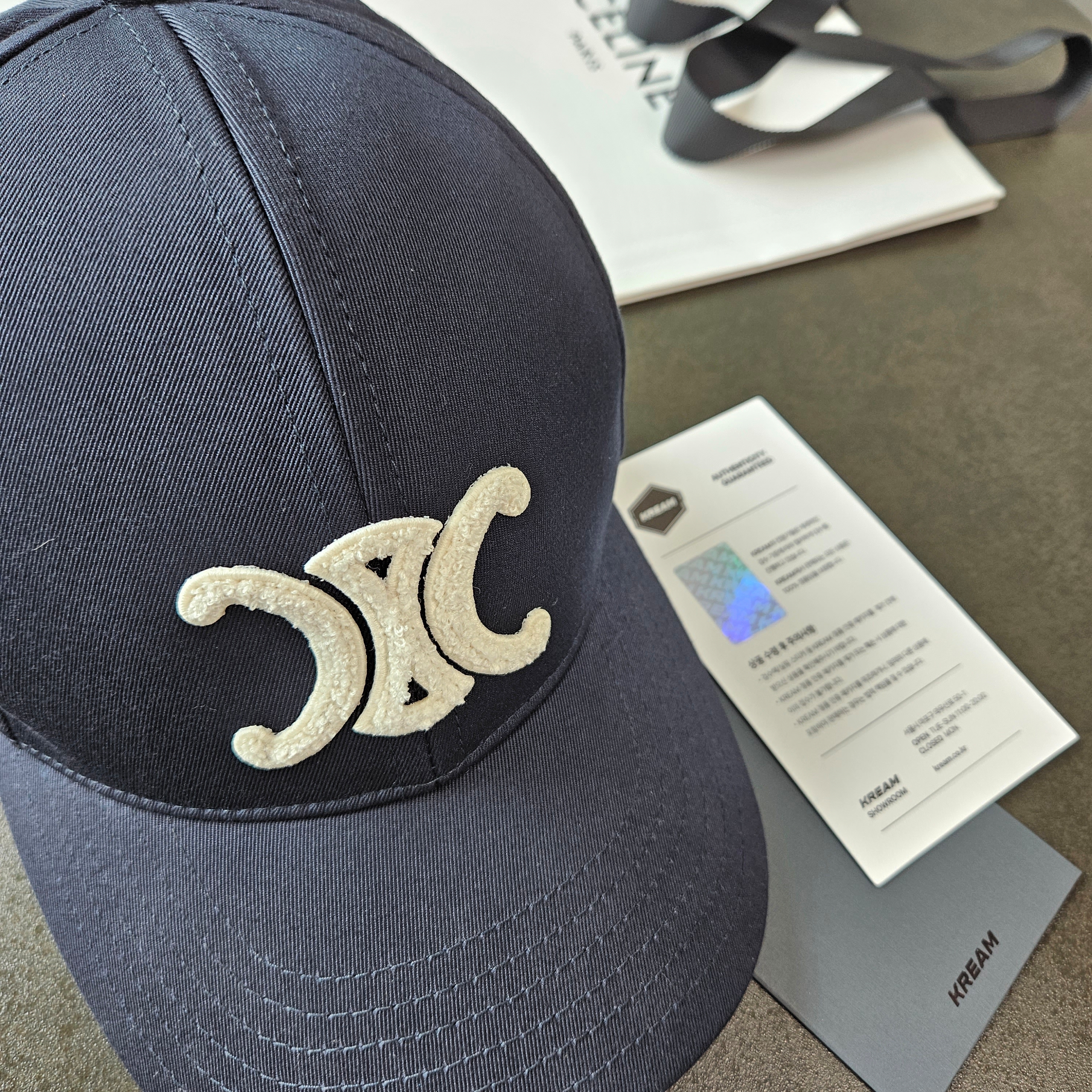 (W) Celine Triomphe Baseball Cap in Cotton Navy 착용 스타일