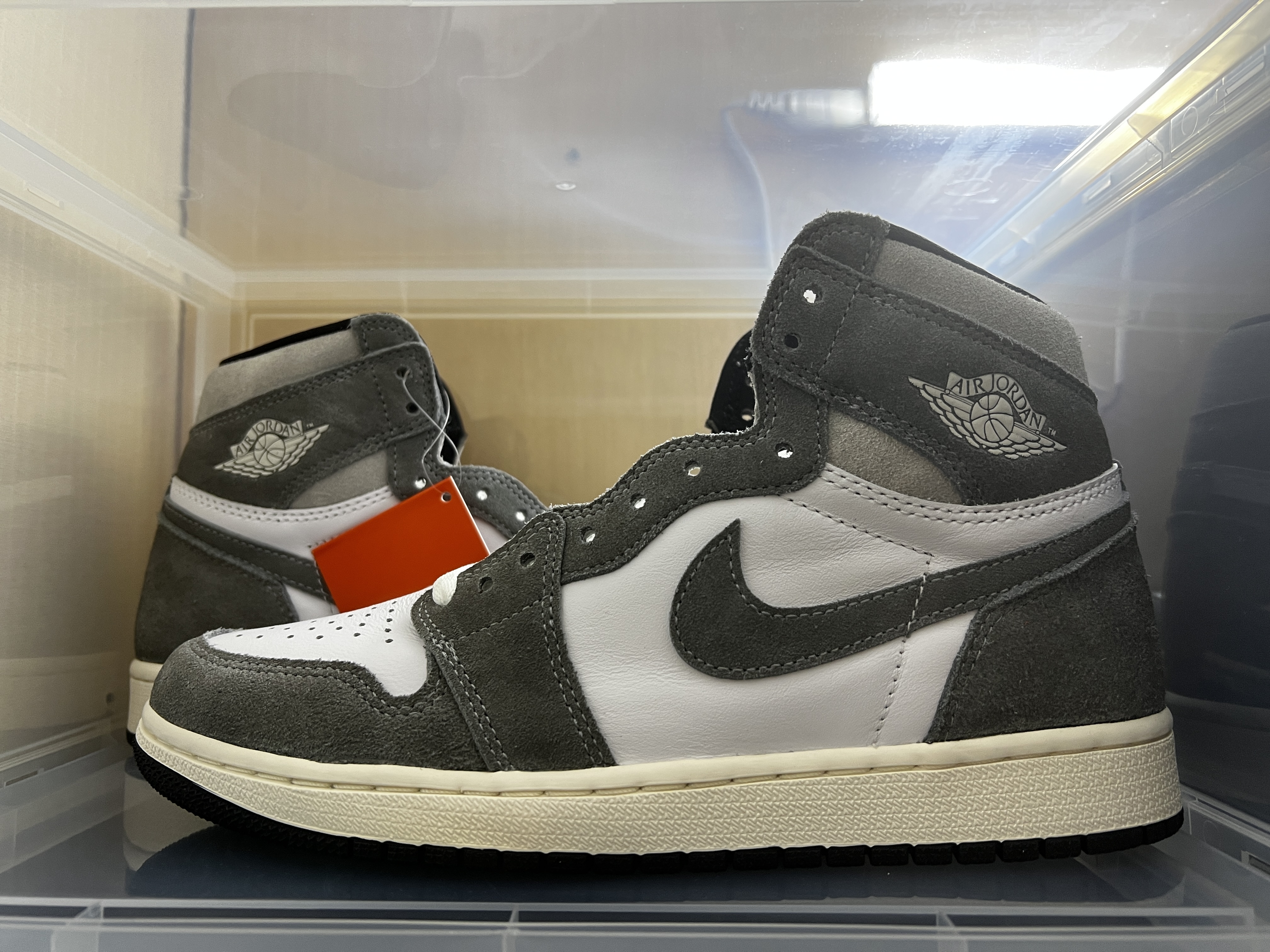 Jordan 1 Retro High OG Black and Smoke Grey 착용 스타일