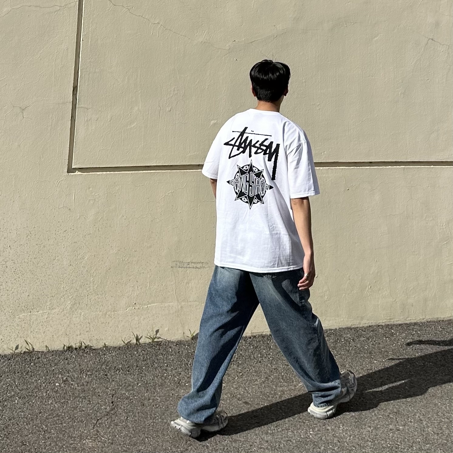 Stussy x Gang Starr Take It Personal T-Shirt White, Balenciaga 3XL Sneakers Light Beige 착용 스타일
