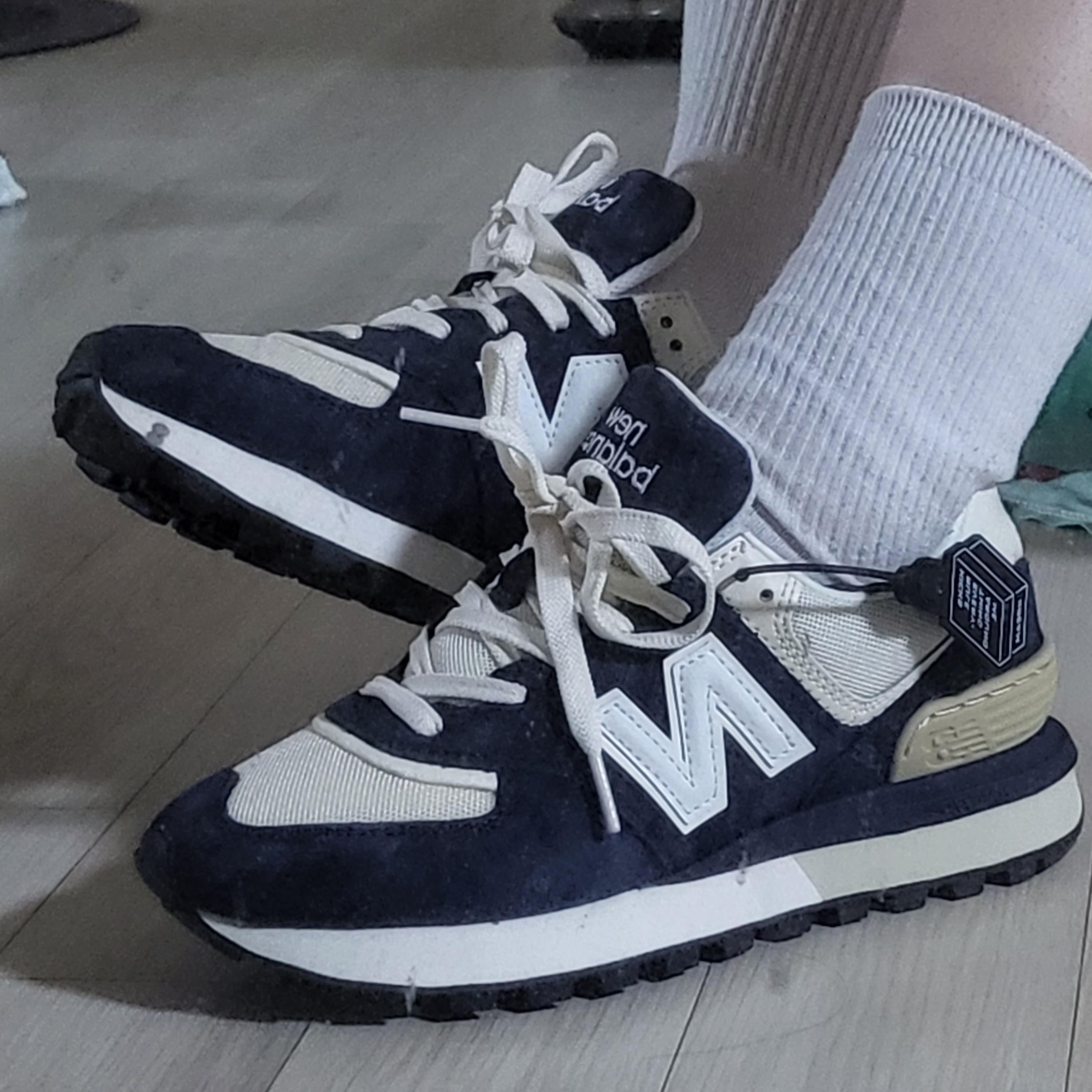 New Balance 574 Legacy Navy Blue 착용 스타일