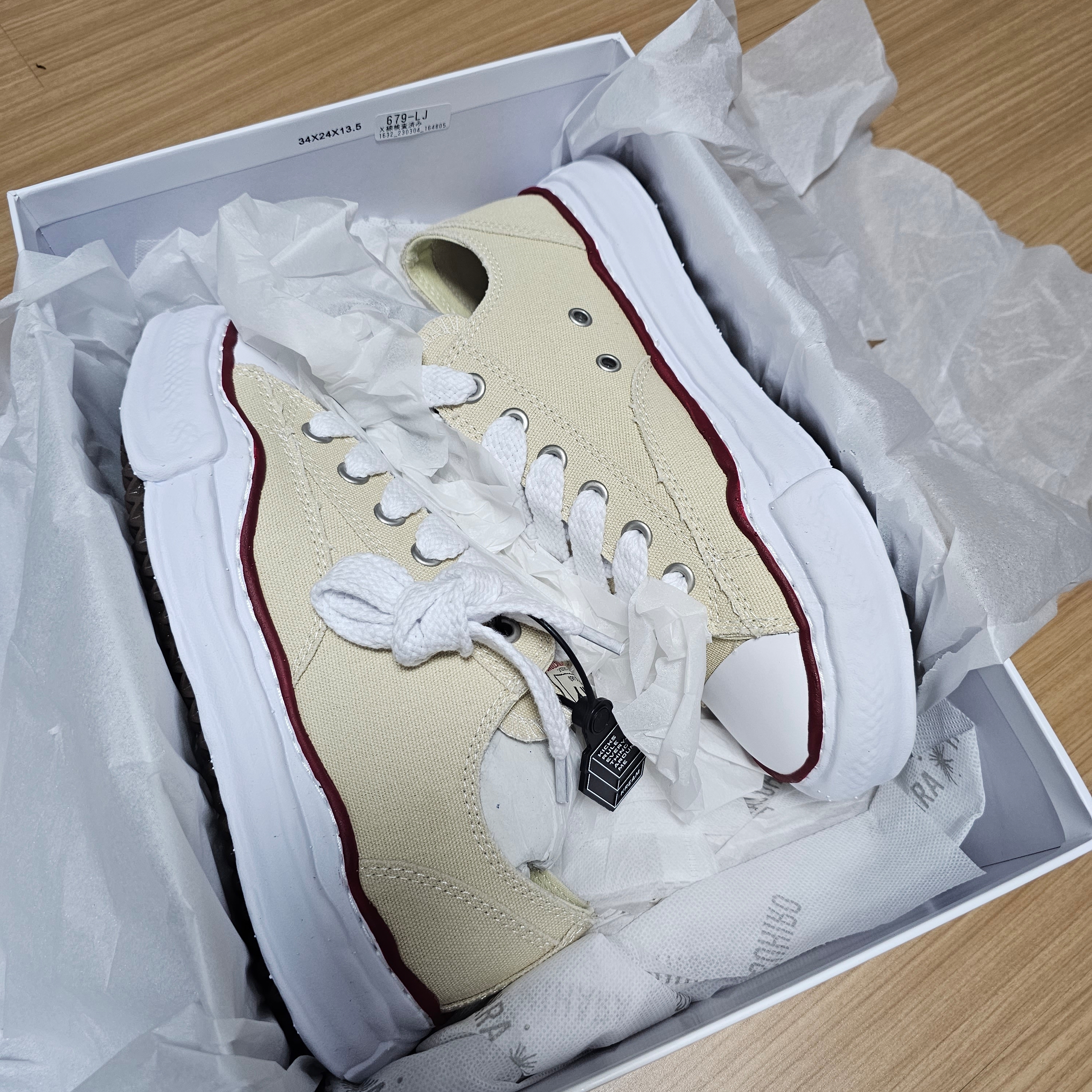 Maison Mihara Yasuhiro Peterson OG Sole Canvas Low-top Sneakers Natural 착용 스타일