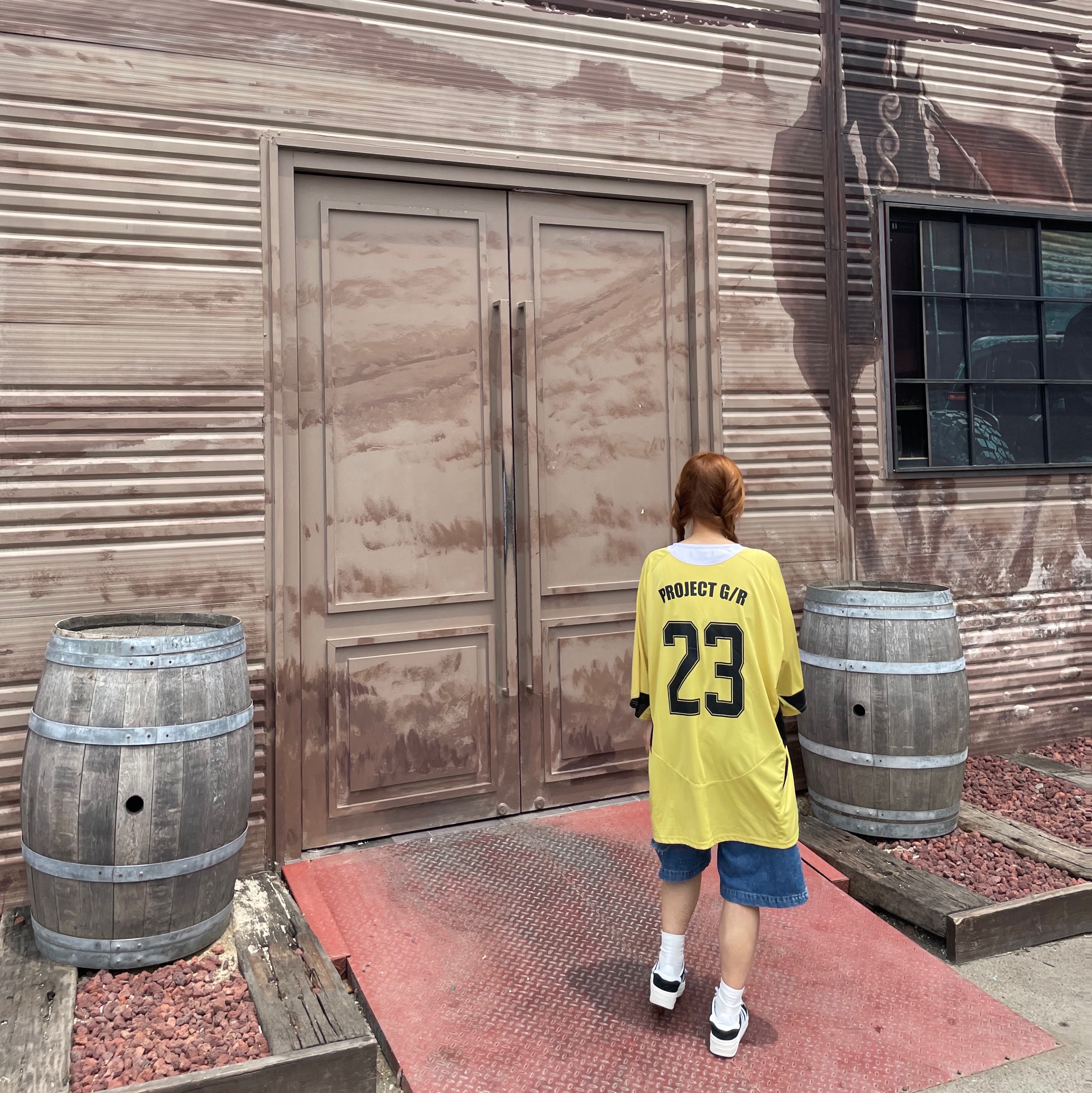 Project G/R Oversized Football Jersey Yellow, (W) Adidas Gazelle Bold Core Black Cloud White 착용 스타일