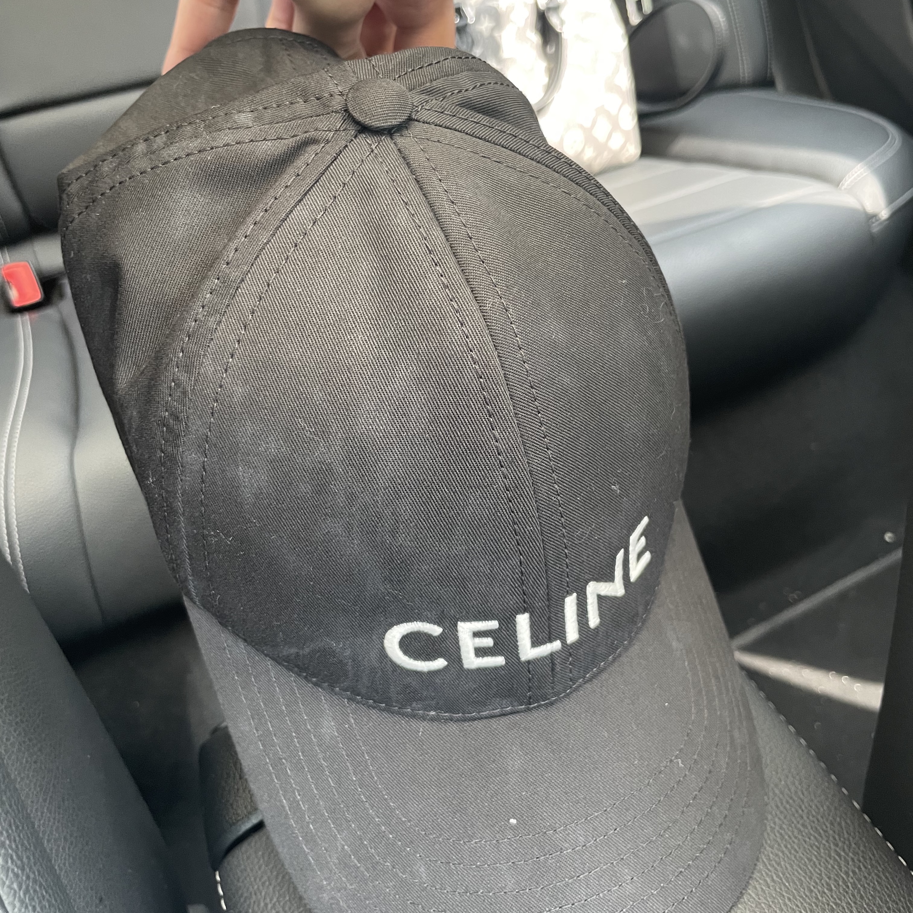 Celine Baseball Cap in Cotton Black 착용 스타일