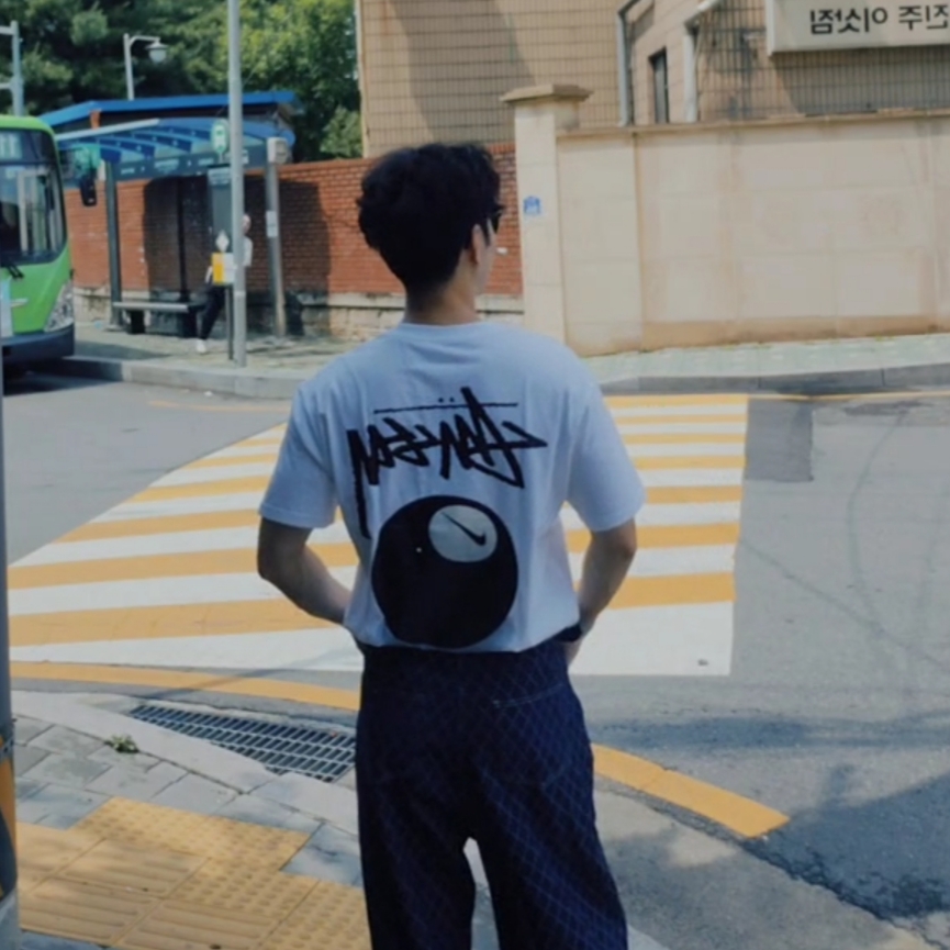 Nike x Stussy NRG FL SS 8 Ball T-Shirt White (DO9323-100) 착용 스타일 - 2