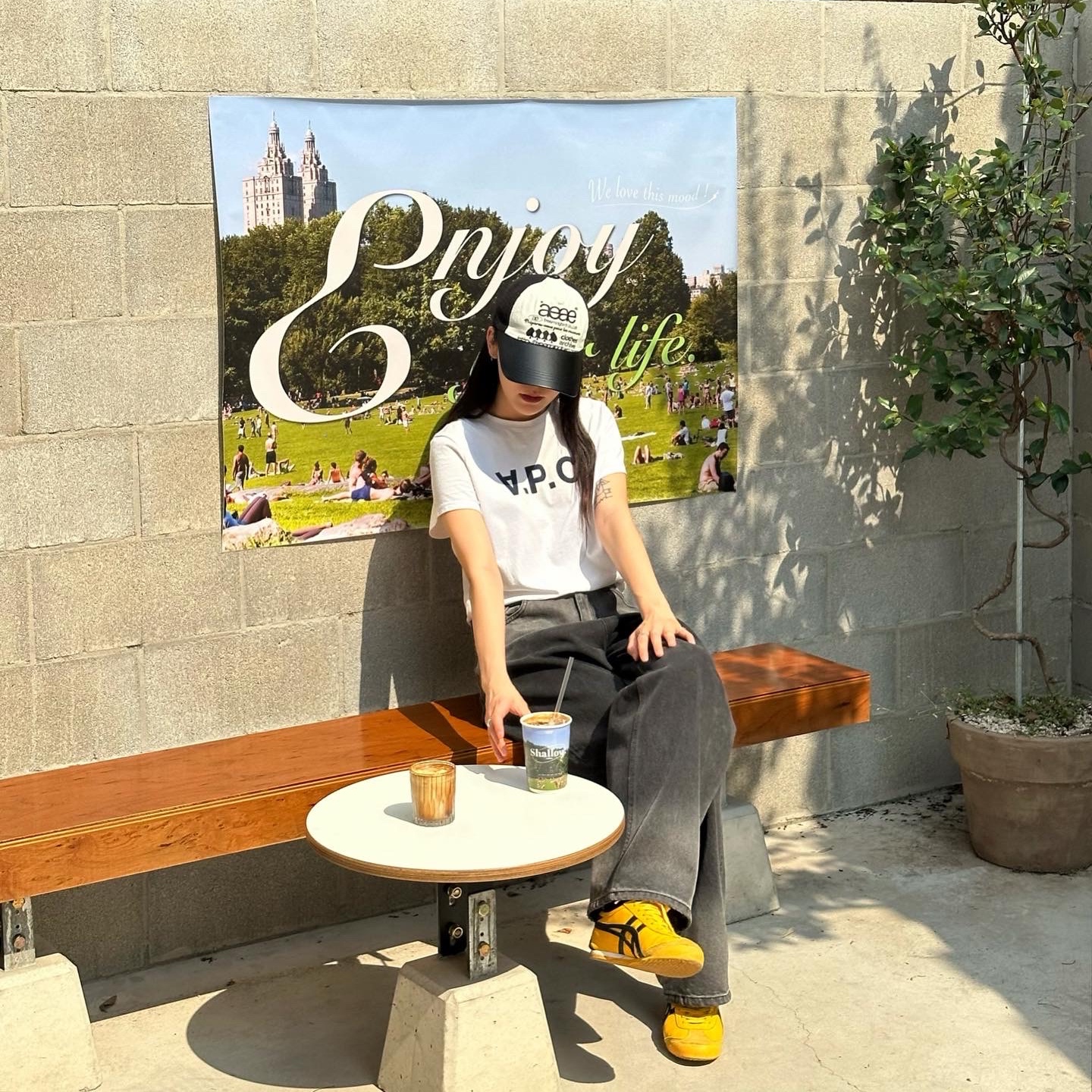 Onitsuka Tiger Mexico 66 Yellow Black, (W) A.P.C. VPC T-Shirt White Dark Navy 착용 스타일 - 1