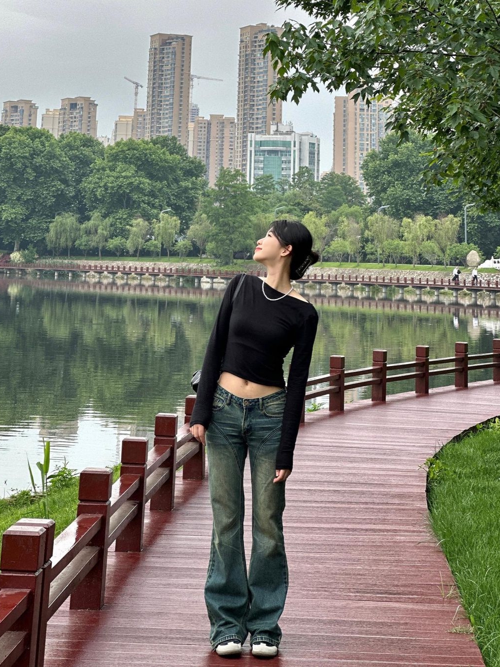 Sllow Garments Women Flowing Long Sleeved Top Black, Sllow Garmnets Women Flowing Long Sleeved Top Mint 착용 스타일
