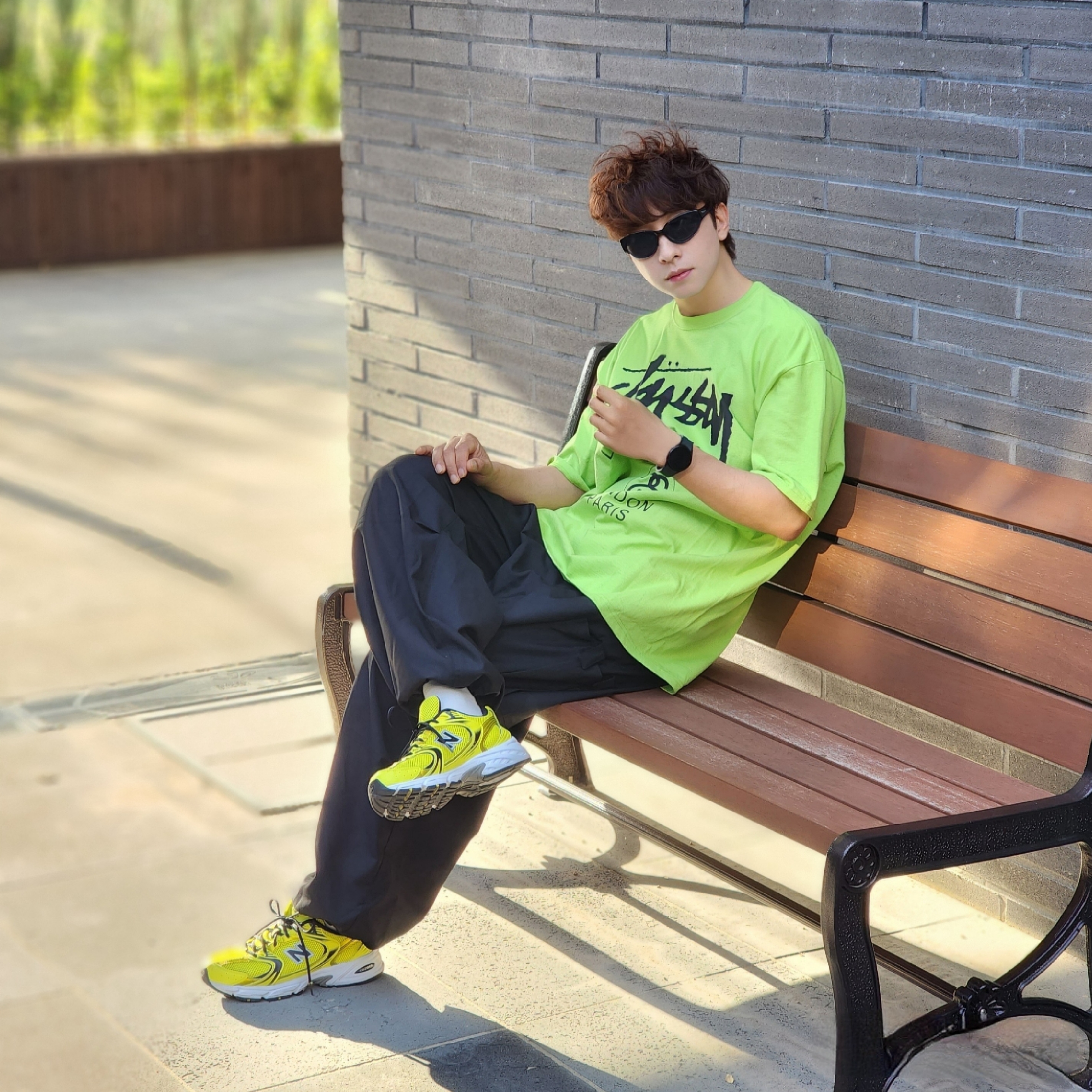 Stussy World Tour T-Shirt Tea 2023, New Balance 530 Yellow 착용 스타일 - 5