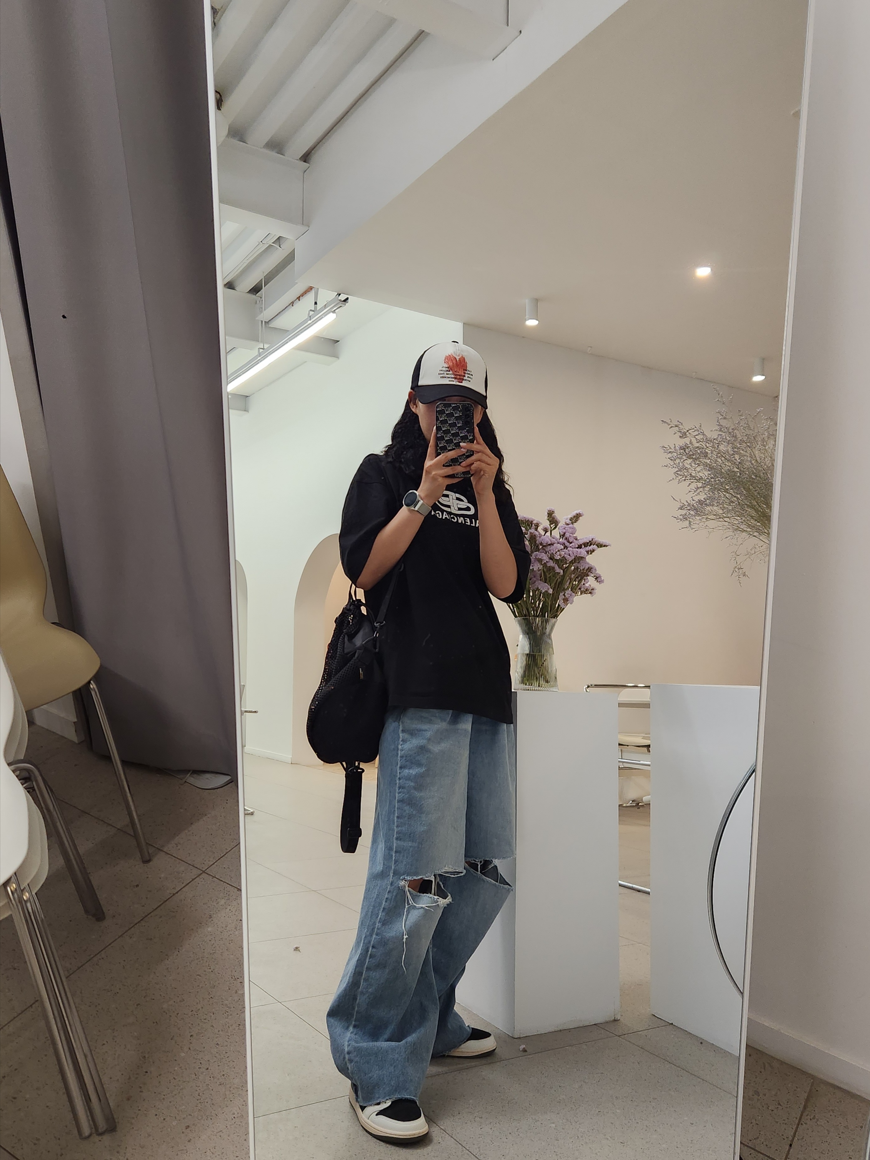 (W) Jordan 1 x Travis Scott Retro Low OG SP Medium Olive, Supreme Mesh Small Backpack Black - 23SS 착용 스타일 - 1