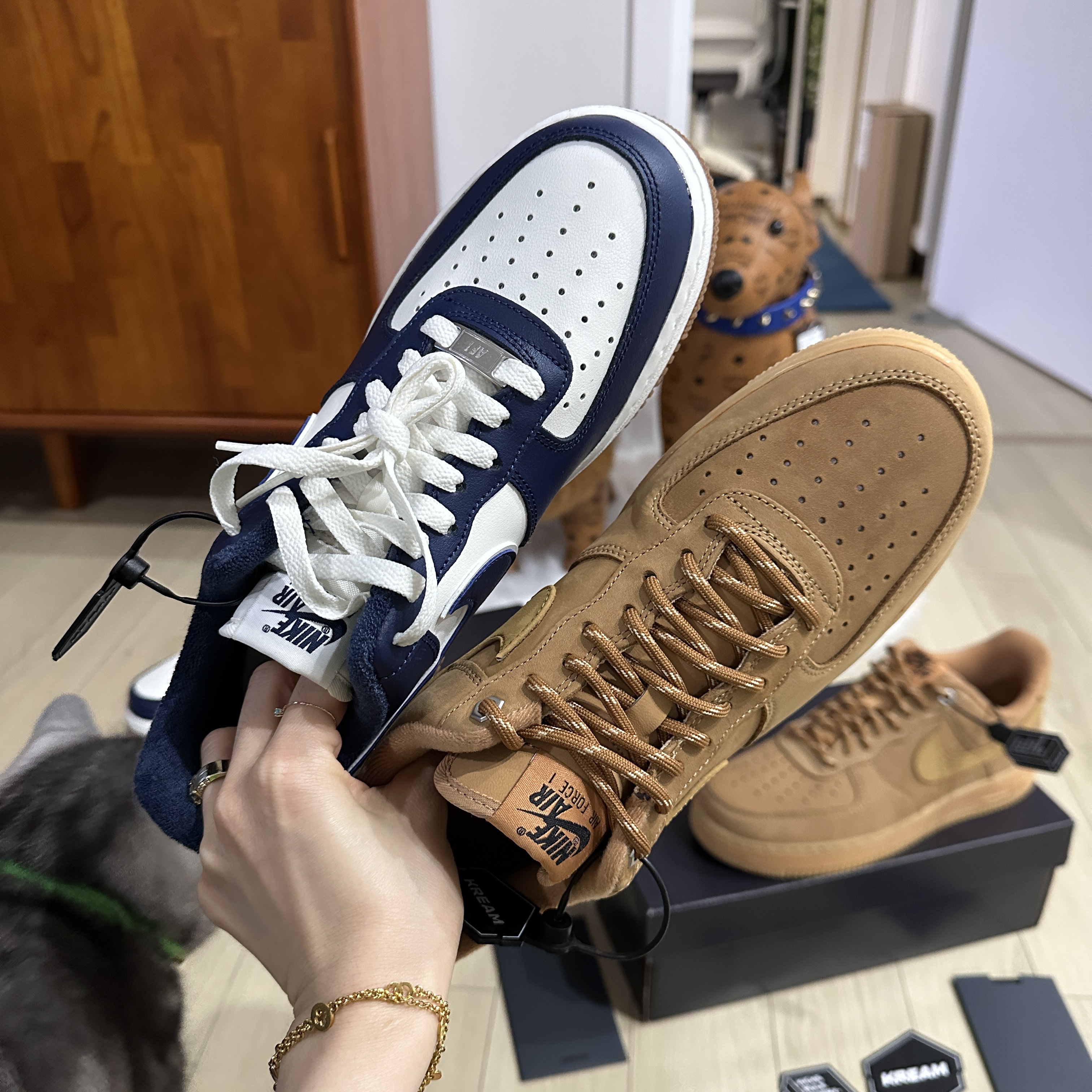 Nike Air Force 1 '07 LV8 Midnight Navy, Nike Air Force 1 '07 WB Flax 착용 스타일 - 3