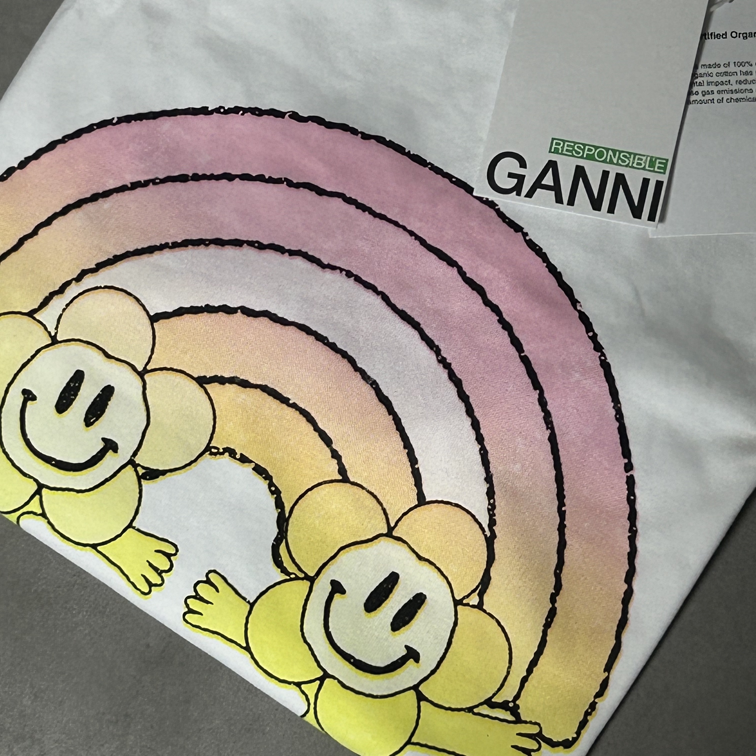 (W) Ganni Relaxed Rainbow T-Shirt Bright White, COS Quilted Micro Bag Purple 착용 스타일 - 2