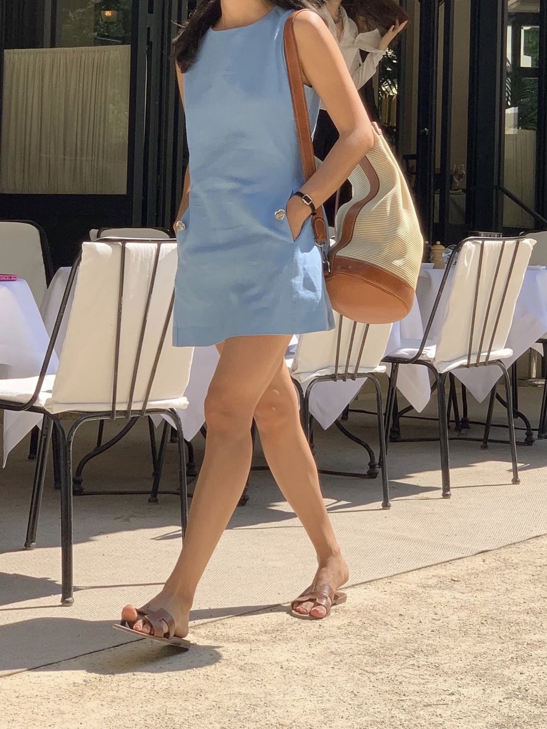 (W) Celine Triomphe 01 Sunglasses in Acetate Blonde Havana, [KREAM 단독] STU Women Buttoned Linen Dress Sky Blue 착용 스타일 - 2
