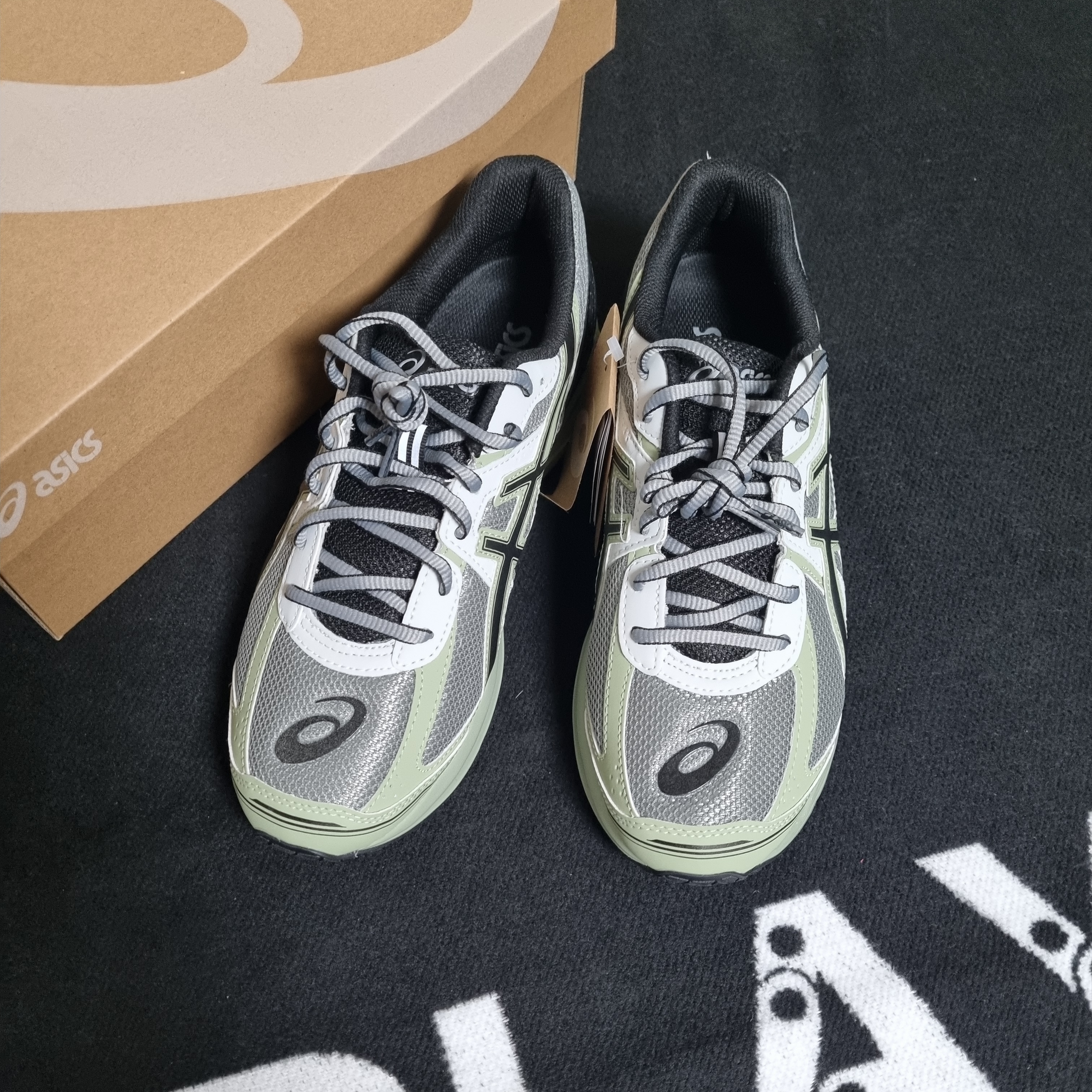 Asics Jog 100 S Sheet Rock - 2E Wide 착용 스타일 - 1
