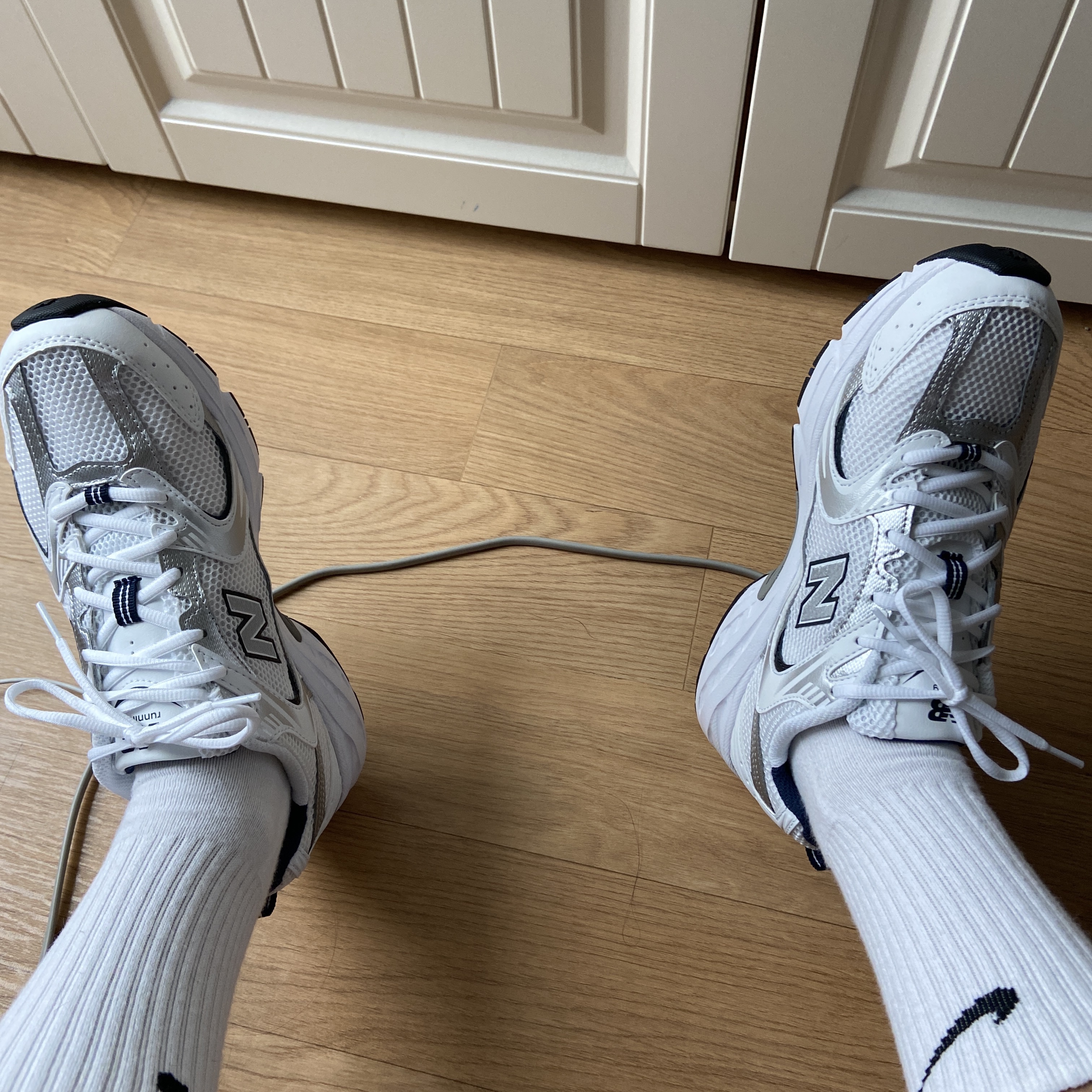 New Balance 530 White 착용 스타일
