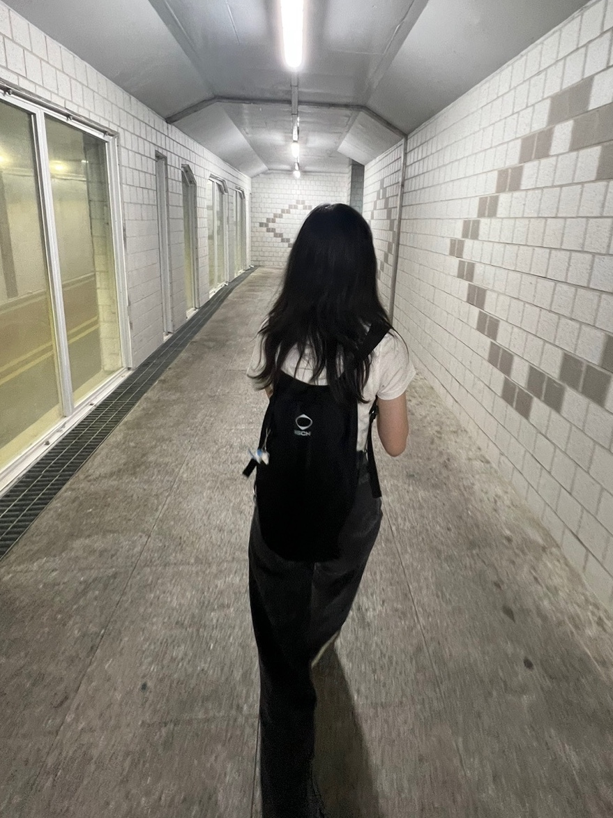 Mischief Rhombus Backpack Black, (W) Mischief Rhombus Hooded Knit Vest White 착용 스타일