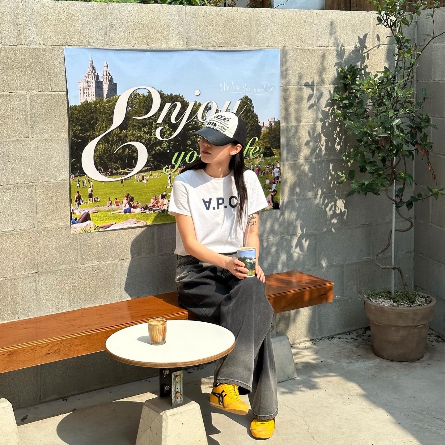 Onitsuka Tiger Mexico 66 Yellow Black, (W) A.P.C. VPC T-Shirt White Dark Navy 착용 스타일 - 2