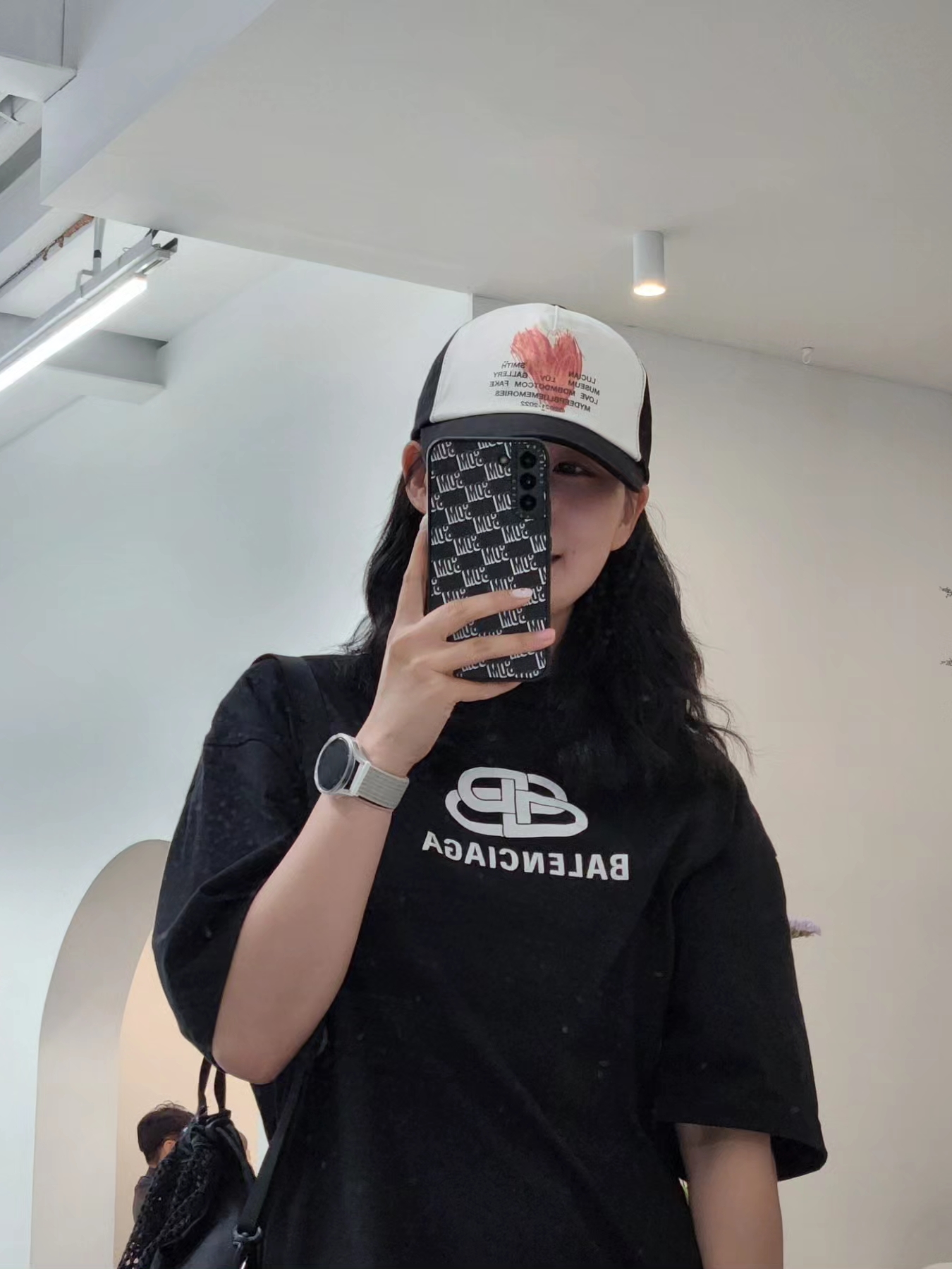 (W) Jordan 1 x Travis Scott Retro Low OG SP Medium Olive, Supreme Mesh Small Backpack Black - 23SS 착용 스타일 - 3