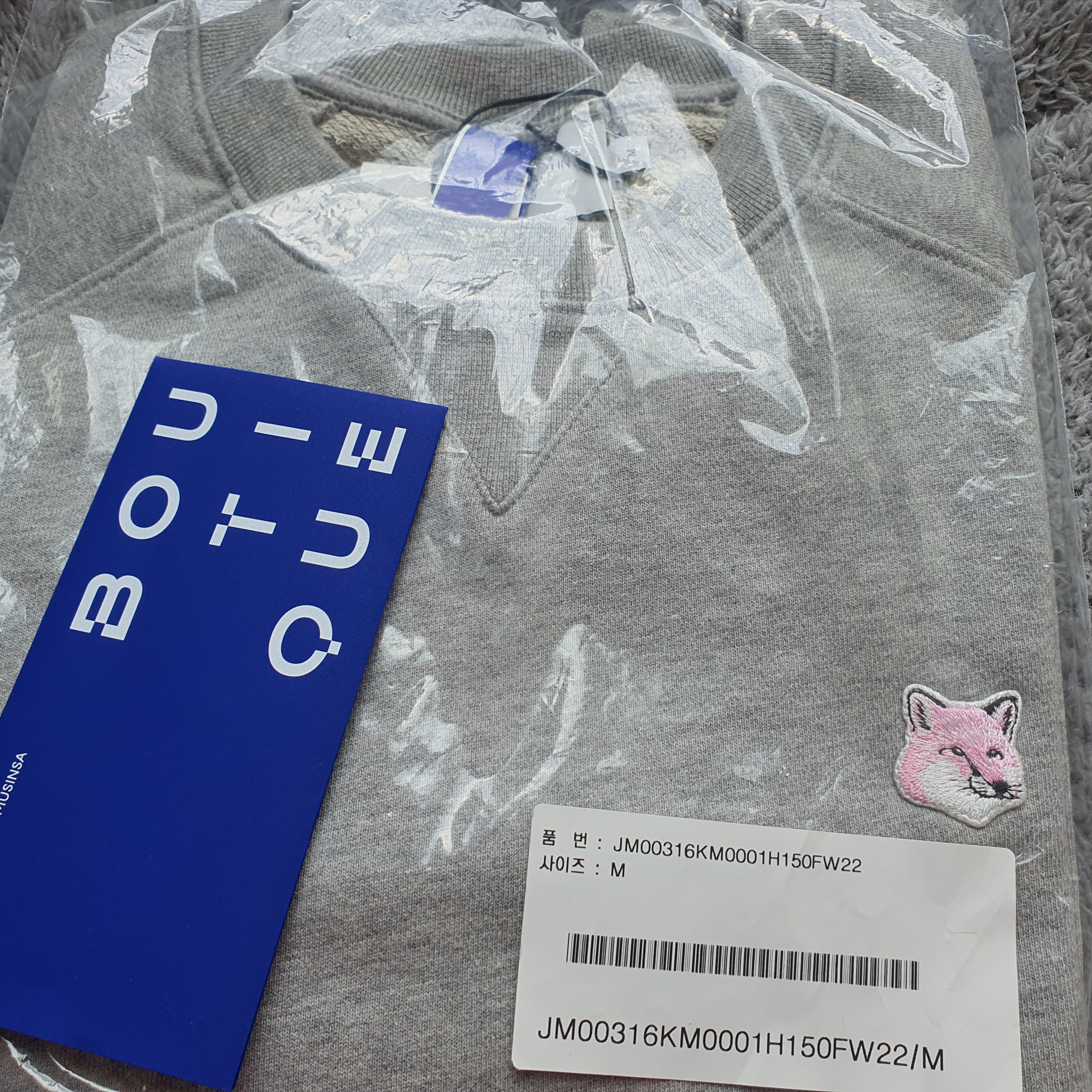 Maison Kitsune Monochrome Fox Head Patch Classic Sweatshirt Grey Melange 착용 스타일