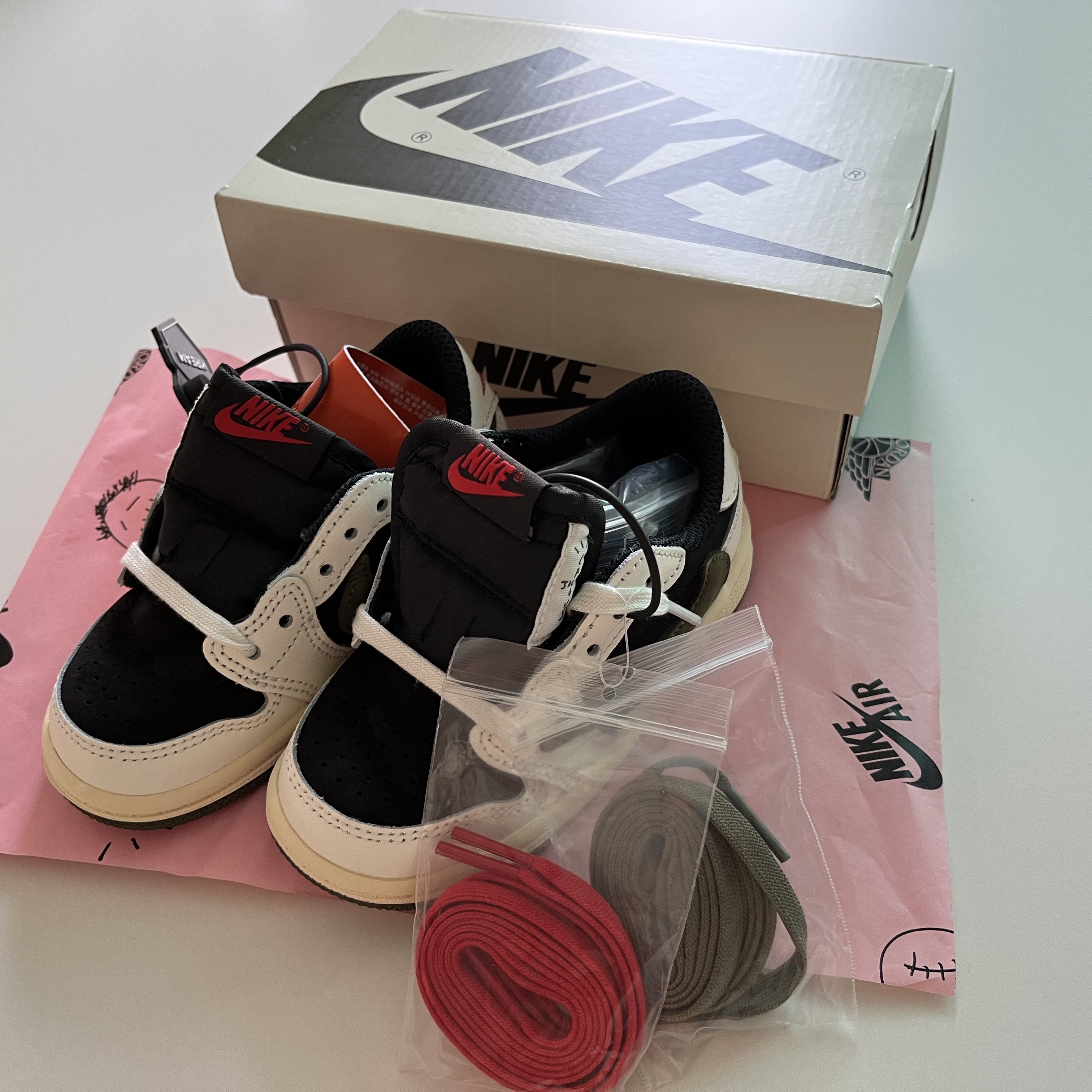 (TD) Jordan 1 x Travis Scott Retro Low OG SP Medium Olive 착용 스타일 - 2