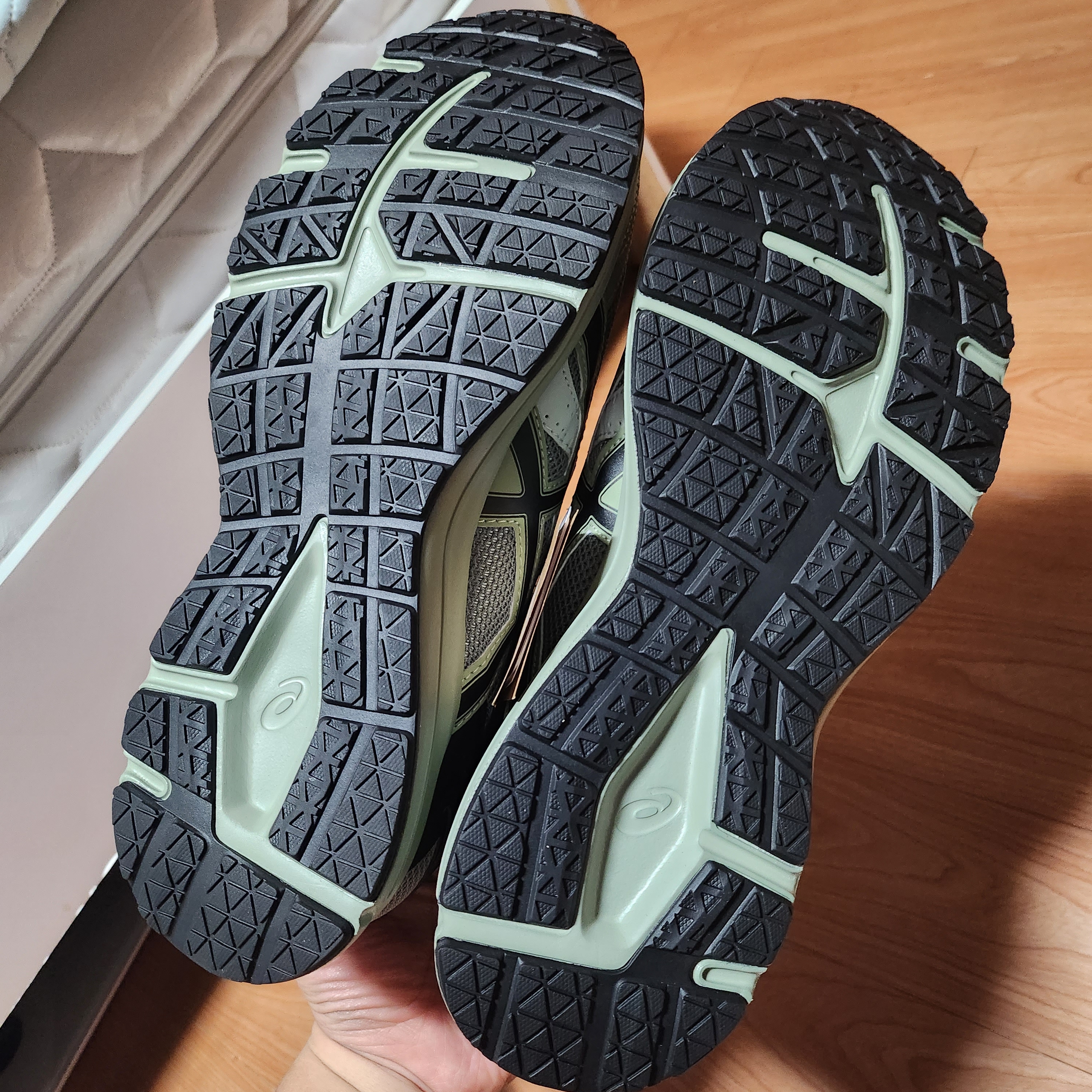 Asics Jog 100 S Sheet Rock - 2E Wide 착용 스타일 - 5