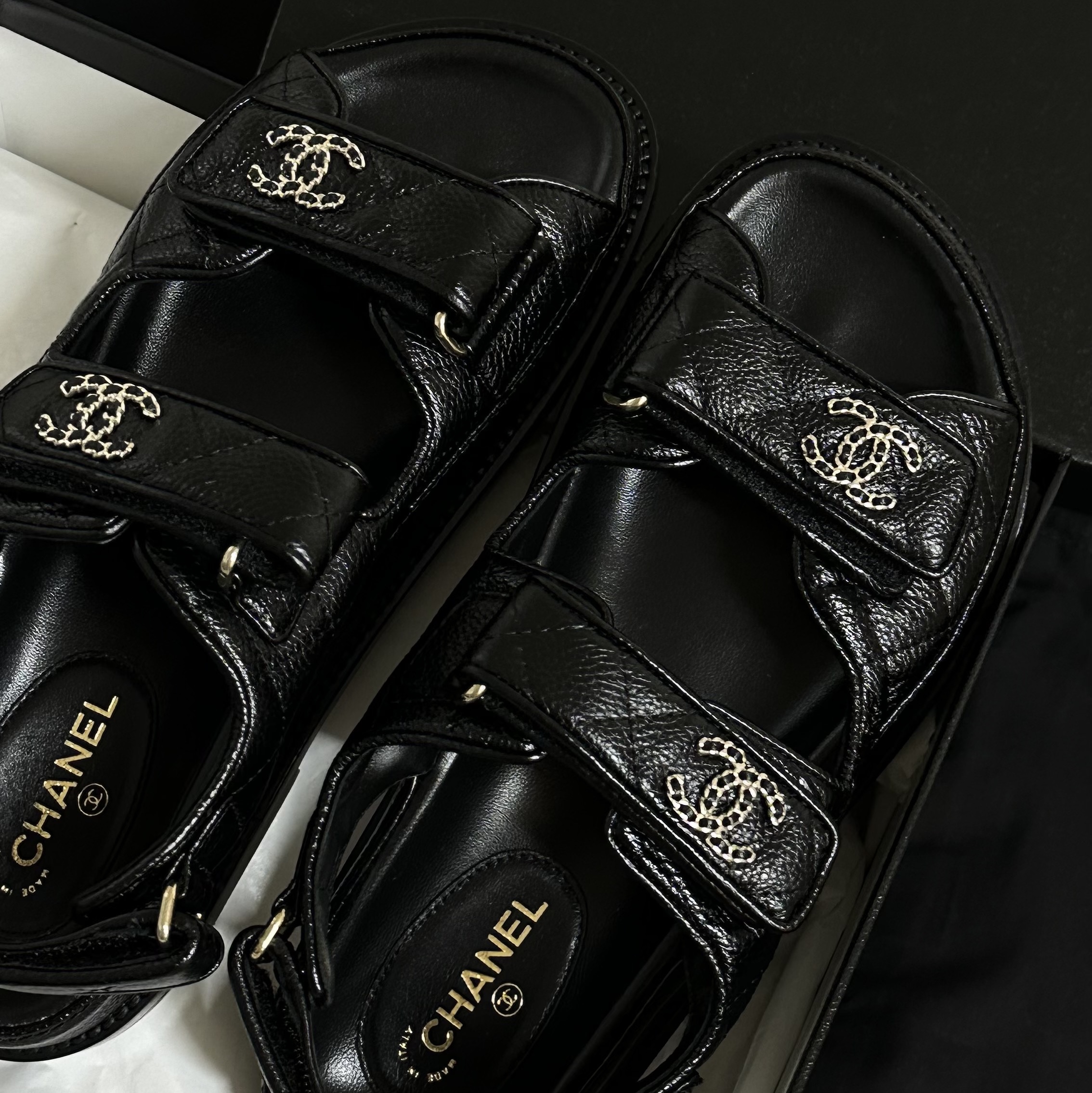(W) Chanel Sandals Grained Calfskin & Black 착용 스타일