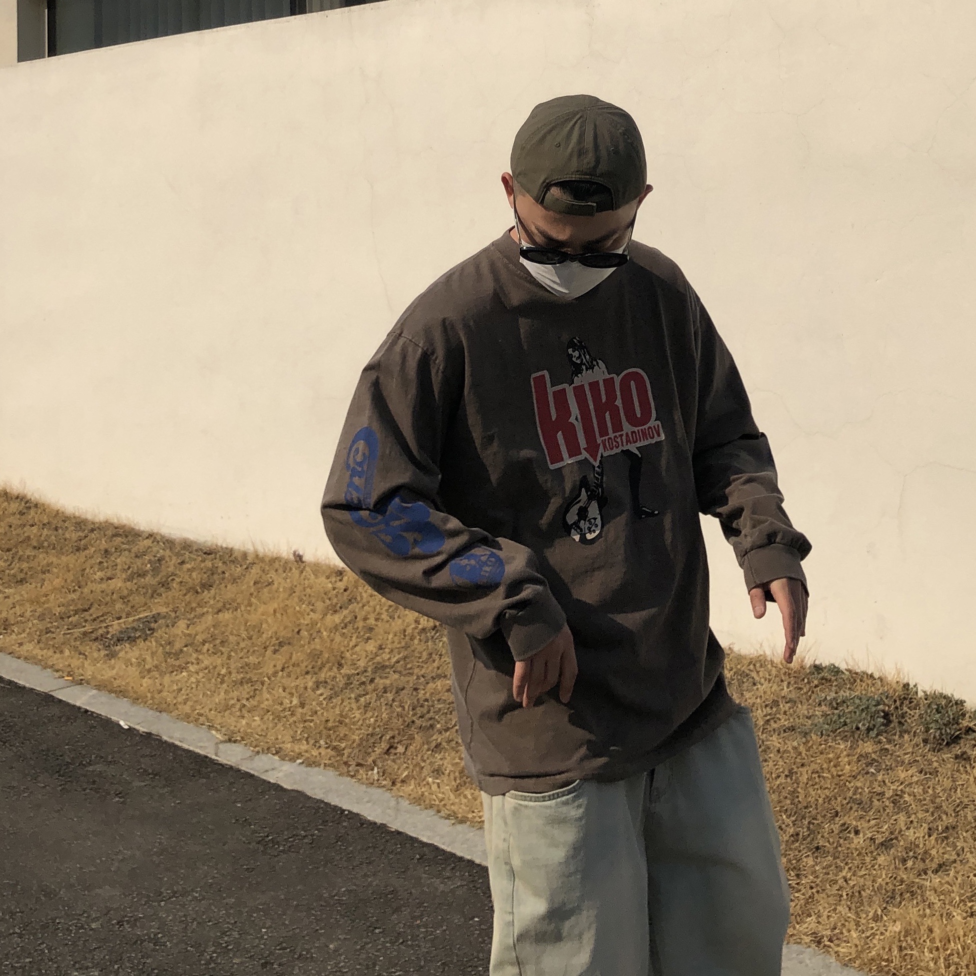 (W) Balenciaga Political Campaign Destroyed Cap Khaki, Nike x Supreme Air Force 1 Low Flax 착용 스타일 - 4