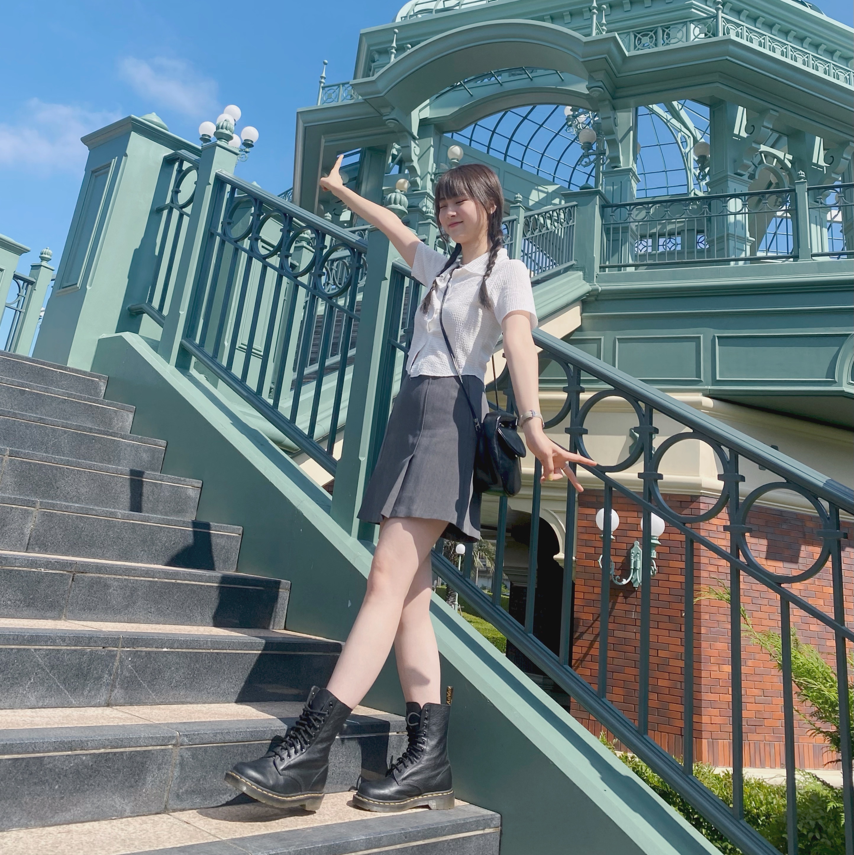 (W) Dr. Martens 1460 Virginia Boots Black 착용 스타일 - 2