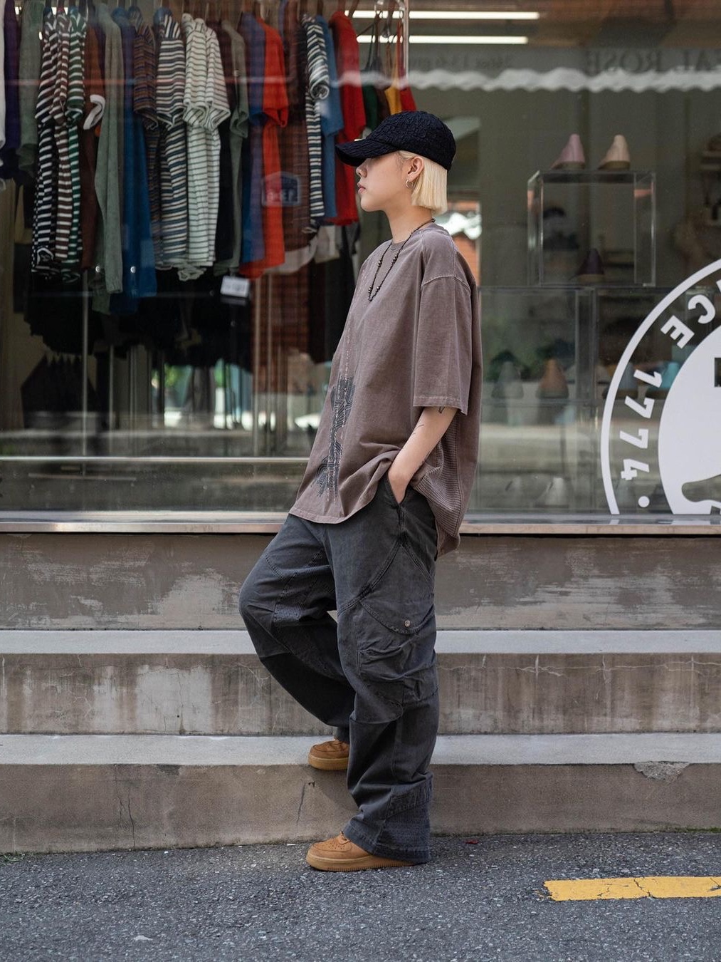 Ignota Core:5 Washed Cargo Pants Black, Ignota Core:5 Washed Cargo Pants Charcoal 착용 스타일 - 1