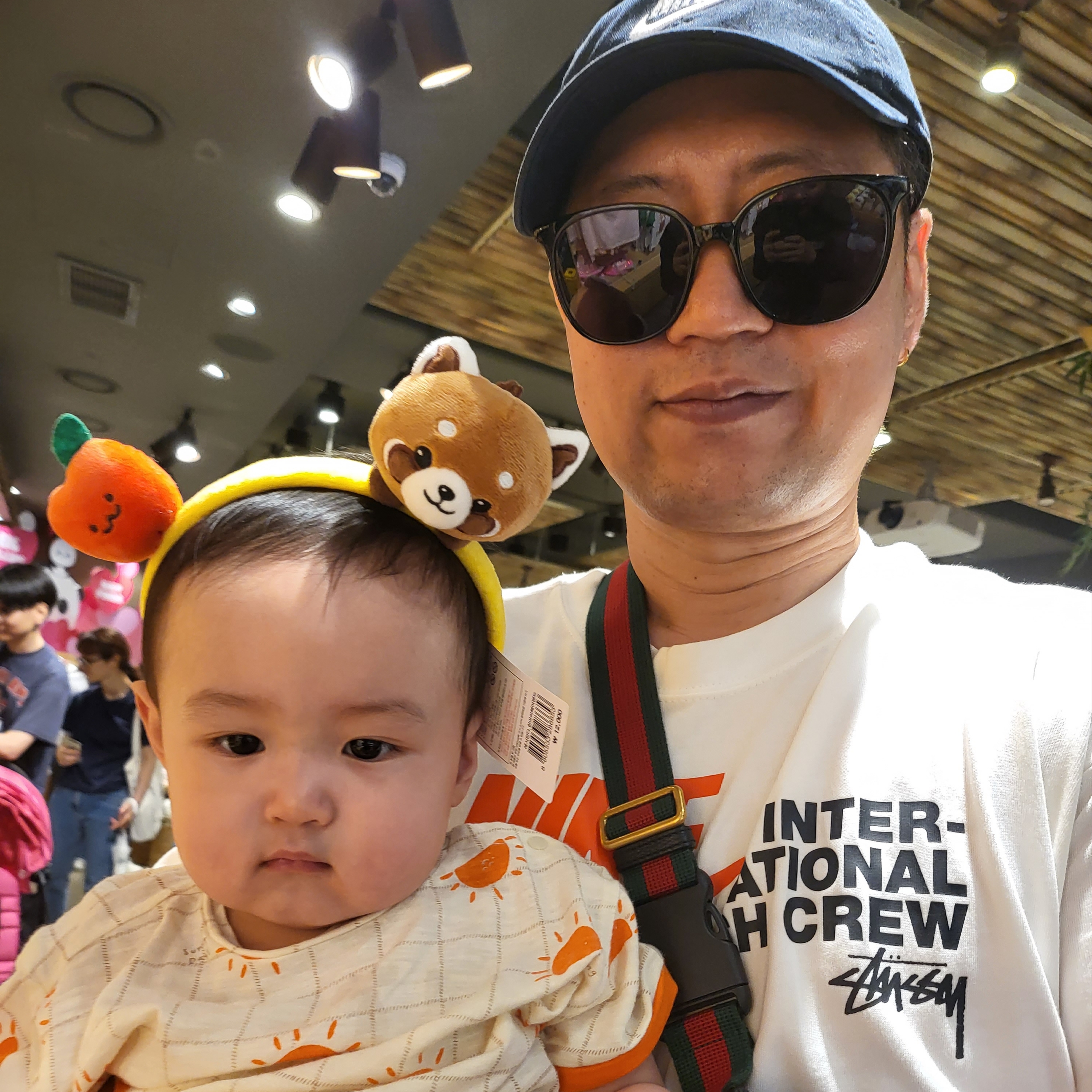 Nike x Stussy International Beach Crew T-Shirt White - US/EU, Nike x Stussy Water Shorts Habanero Red 착용 스타일 - 2