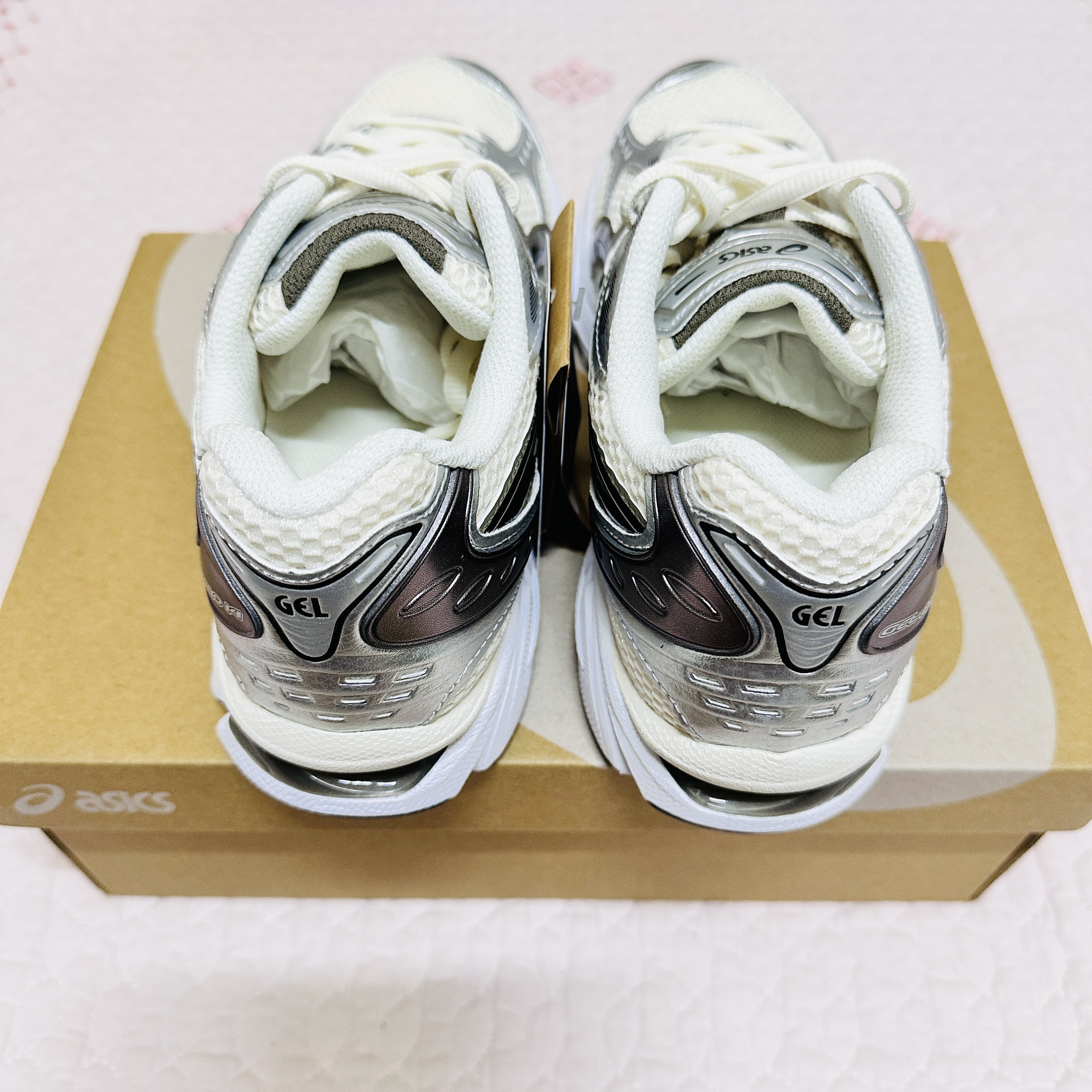 Asics Gel-Kayano 14 Cream Black 착용 스타일 - 3