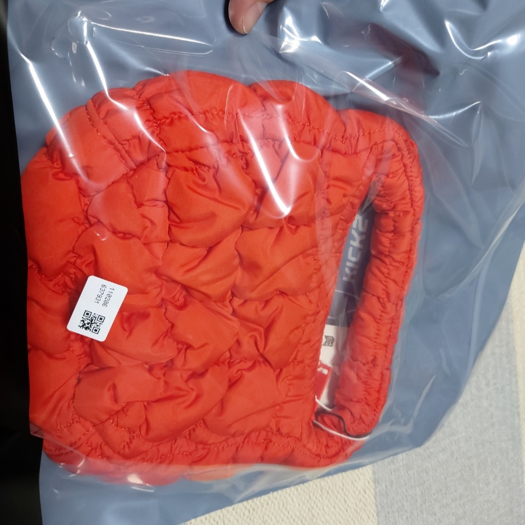 COS Quilted Micro Bag Orange 착용 스타일 - 2