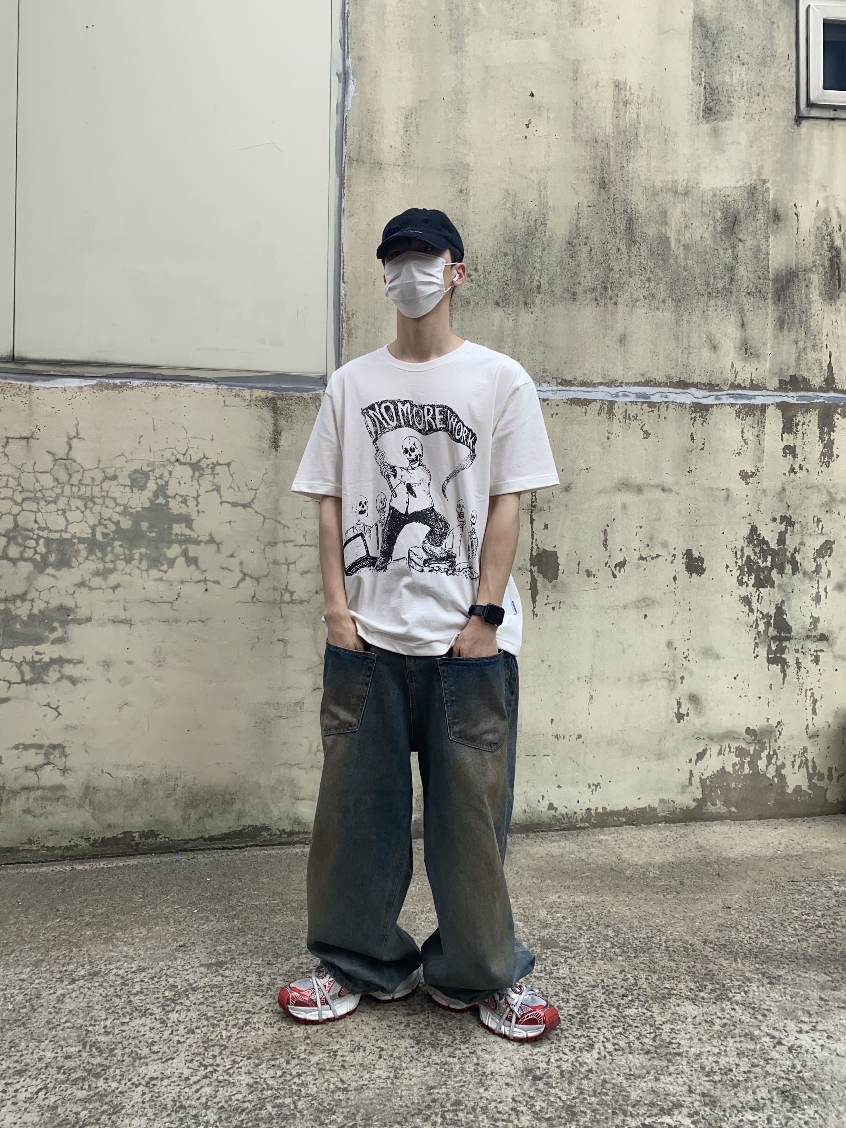 Balenciaga 3XL Sneakers White Red, Project G/R Coated Backward Denim Pants Blue 착용 스타일 - 1