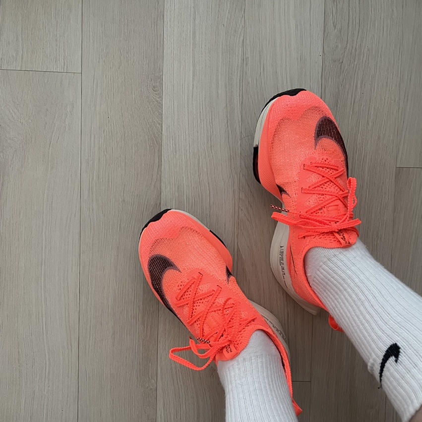 Nike Air Zoom Alphafly Next% Bright Mango 착용 스타일