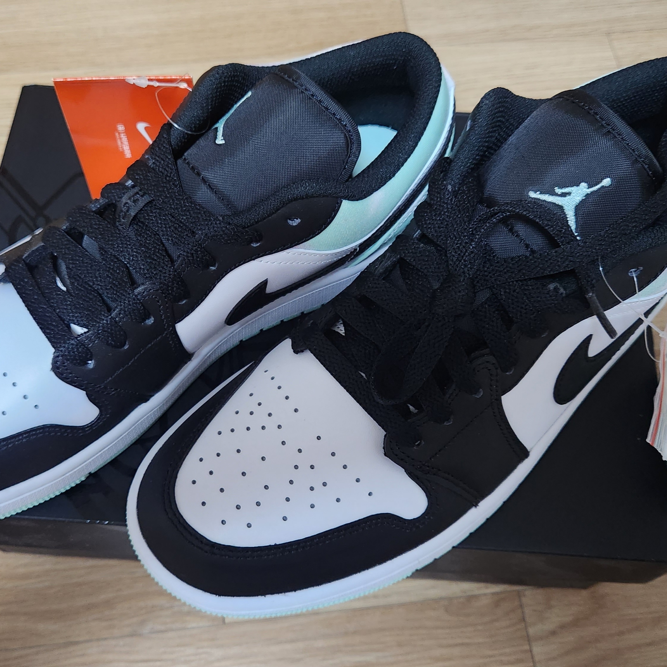 Jordan 1 Low SE White Black Tie-Dye 착용 스타일 - 3