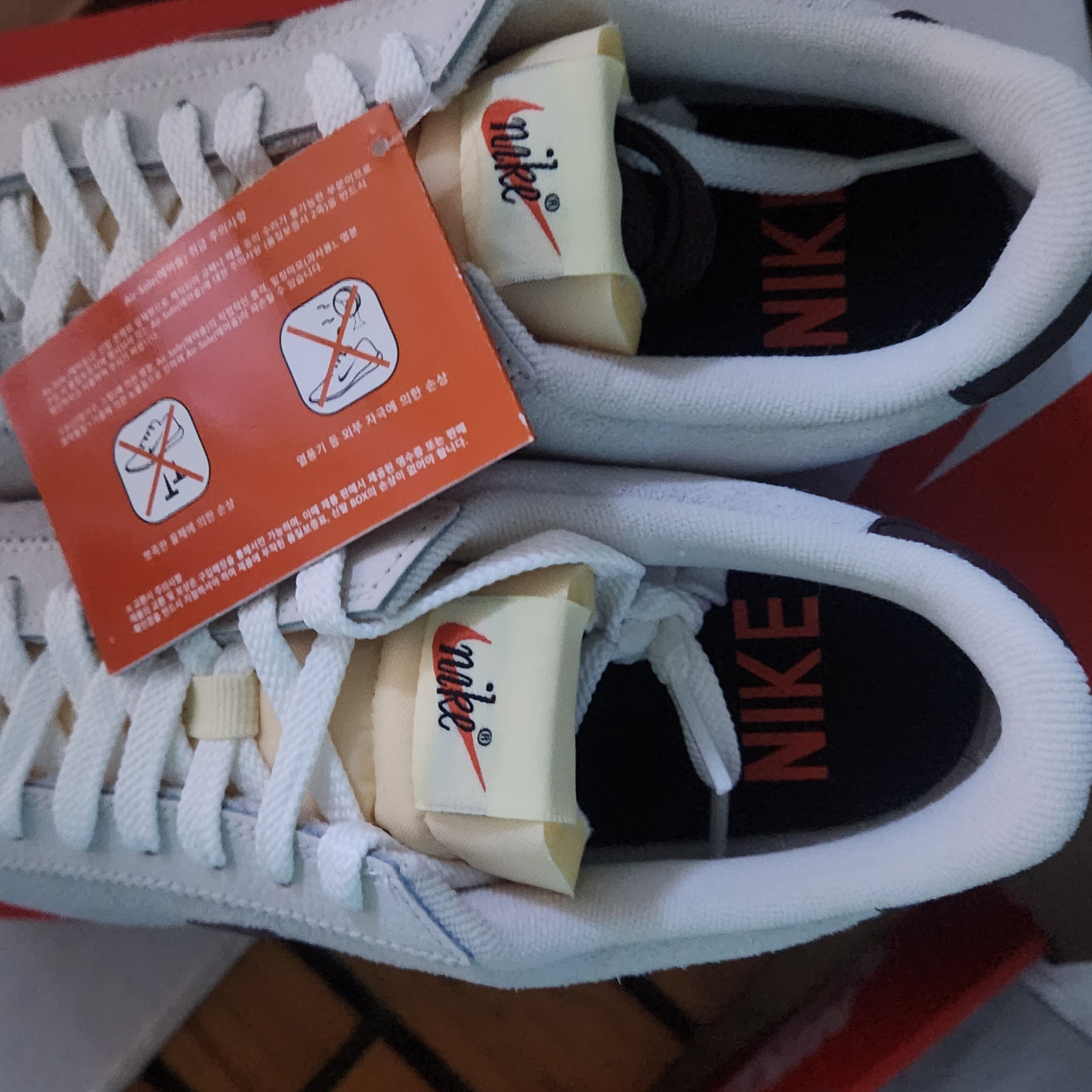 (W) Nike Cortez 23 Orewood Brown and Earth 착용 스타일 - 5