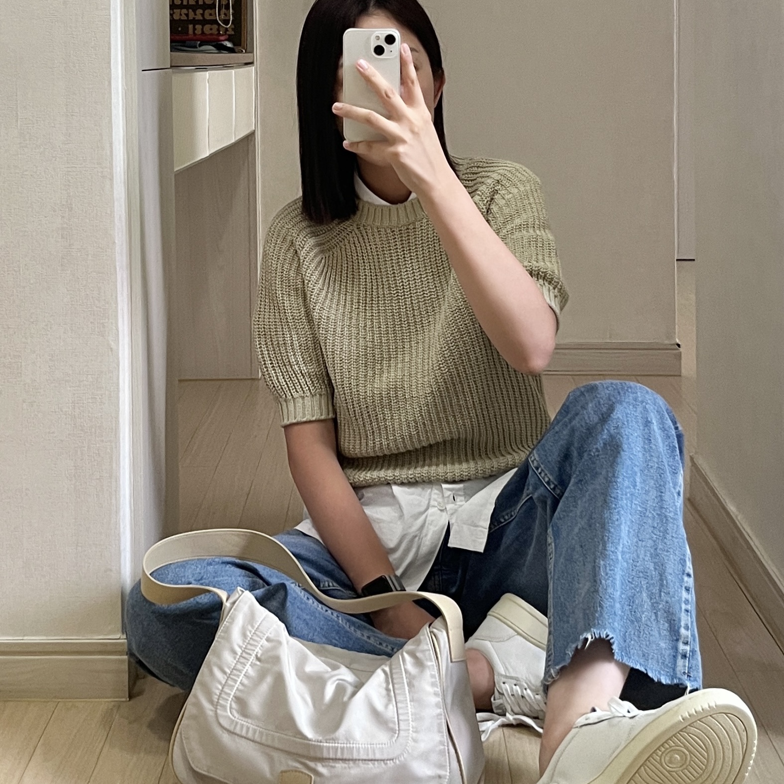 (W) Autry Medalist Low Goatskin Sneakers White 착용 스타일 - 2