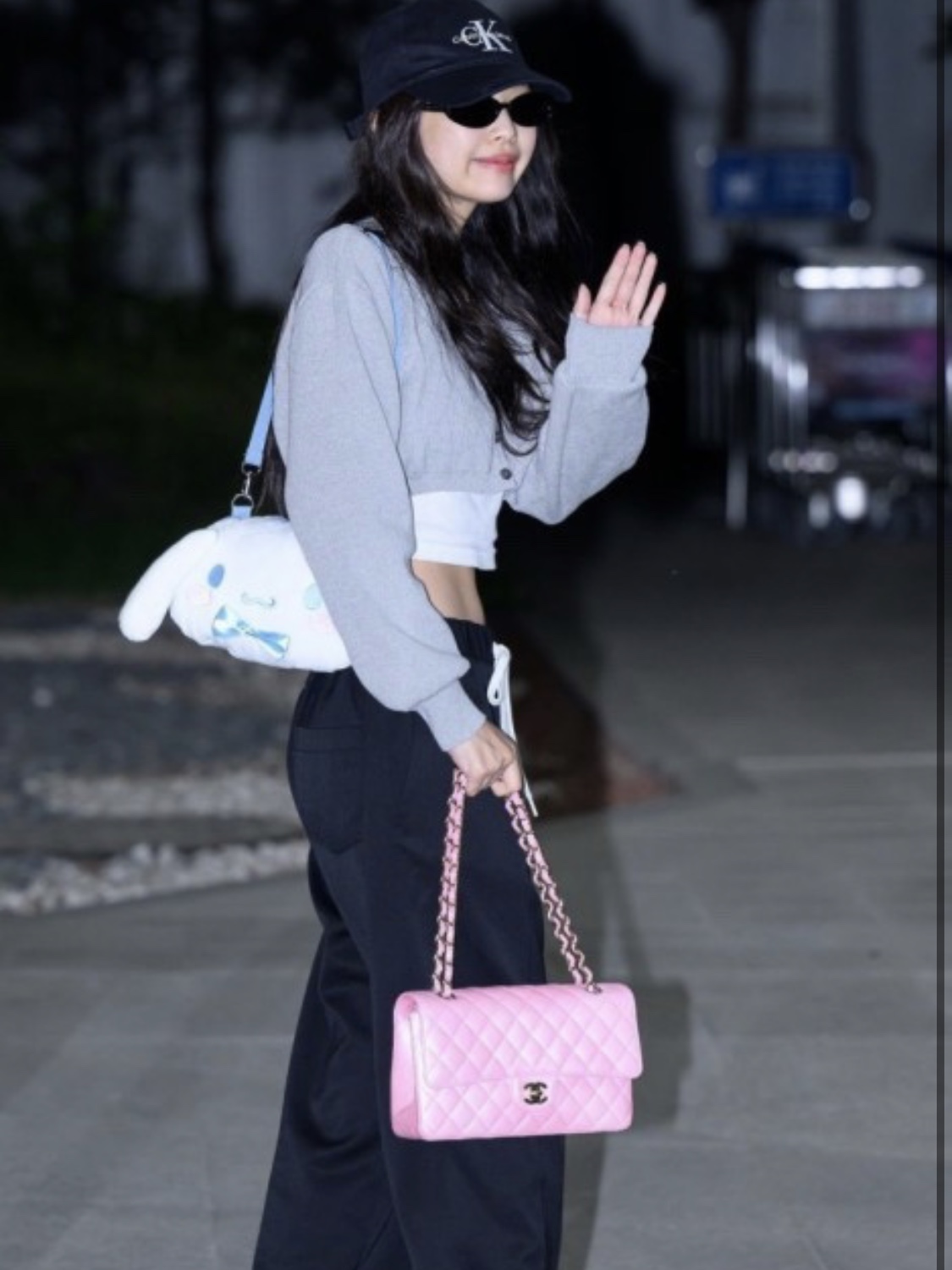 Chanel Medium Classic Handbag Grained Shiny Calfskin & Gold Light Pink 착용 스타일 - 2
