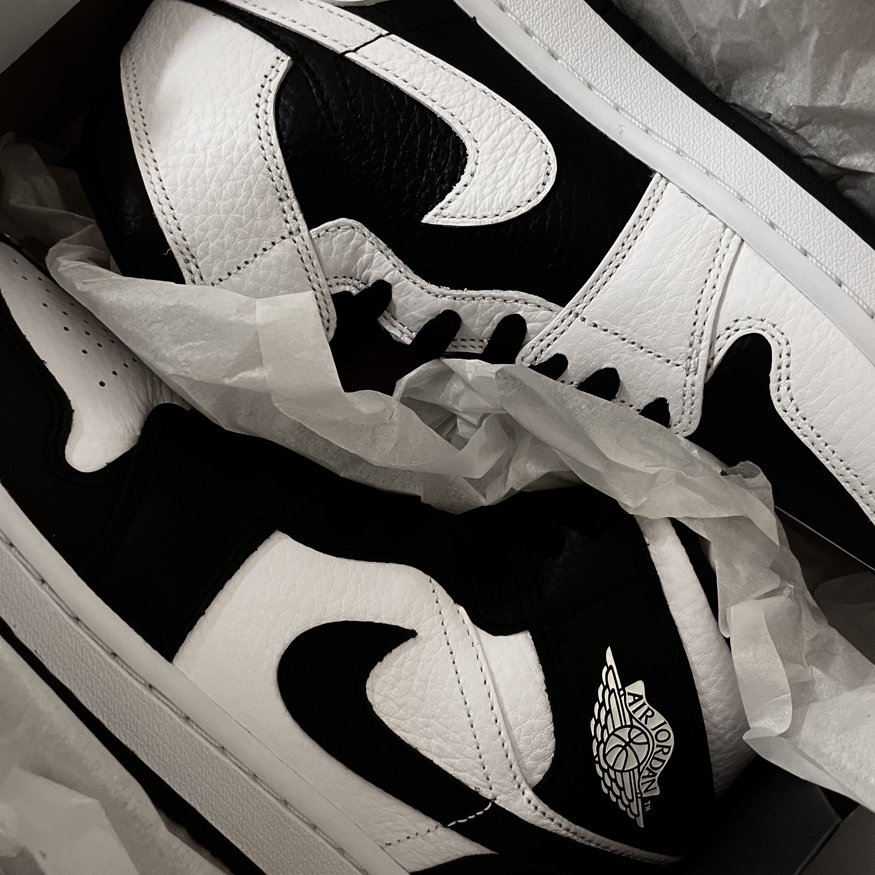 (W) Jordan 1 Mid SE Black White 착용 스타일 - 2