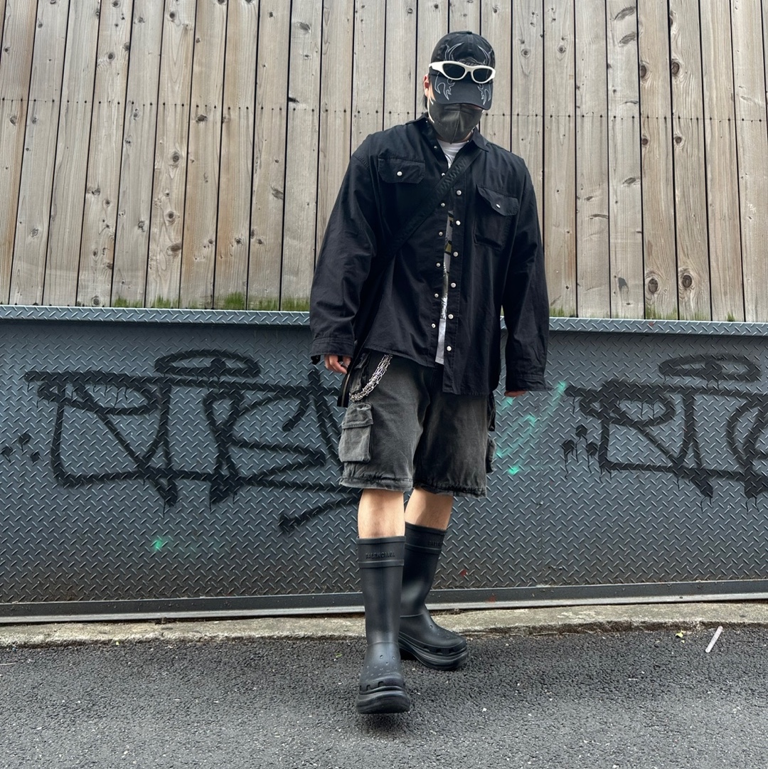 Gentle Monster x Maison Margiela MM003 White Black, Balenciaga x Crocs Rubber Boot Black 착용 스타일 - 2